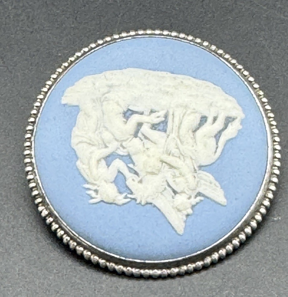 Wedgwood Jasperware Blue Round Brooch Silver Frame Pegasus England S67