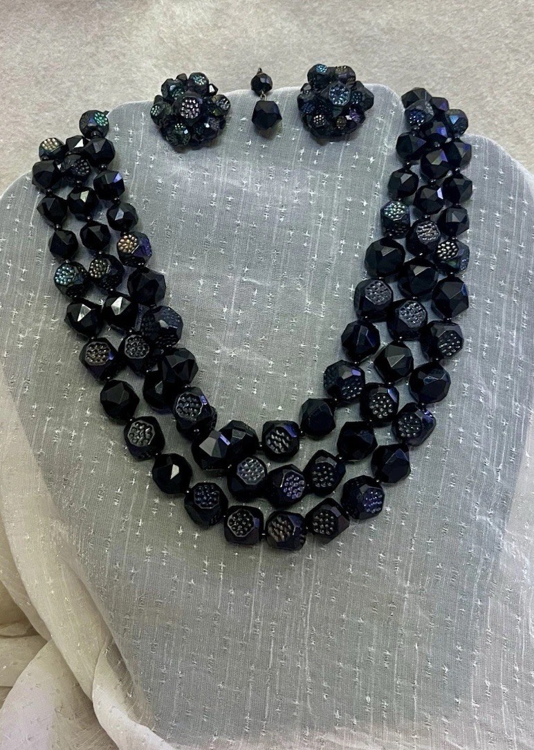 Vintage Fashion Beaded Necklace & Matching Clip-On Earrings Jewelry Set