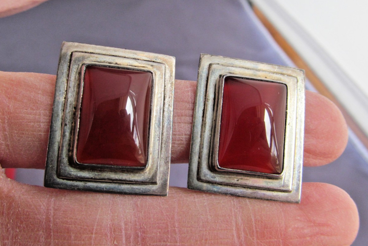 VINTAGE LARGE AKR AMY KAHN RUSSELL 3D CABOCHON CARNELIAN RECTANGLE CLIP EARRINGS