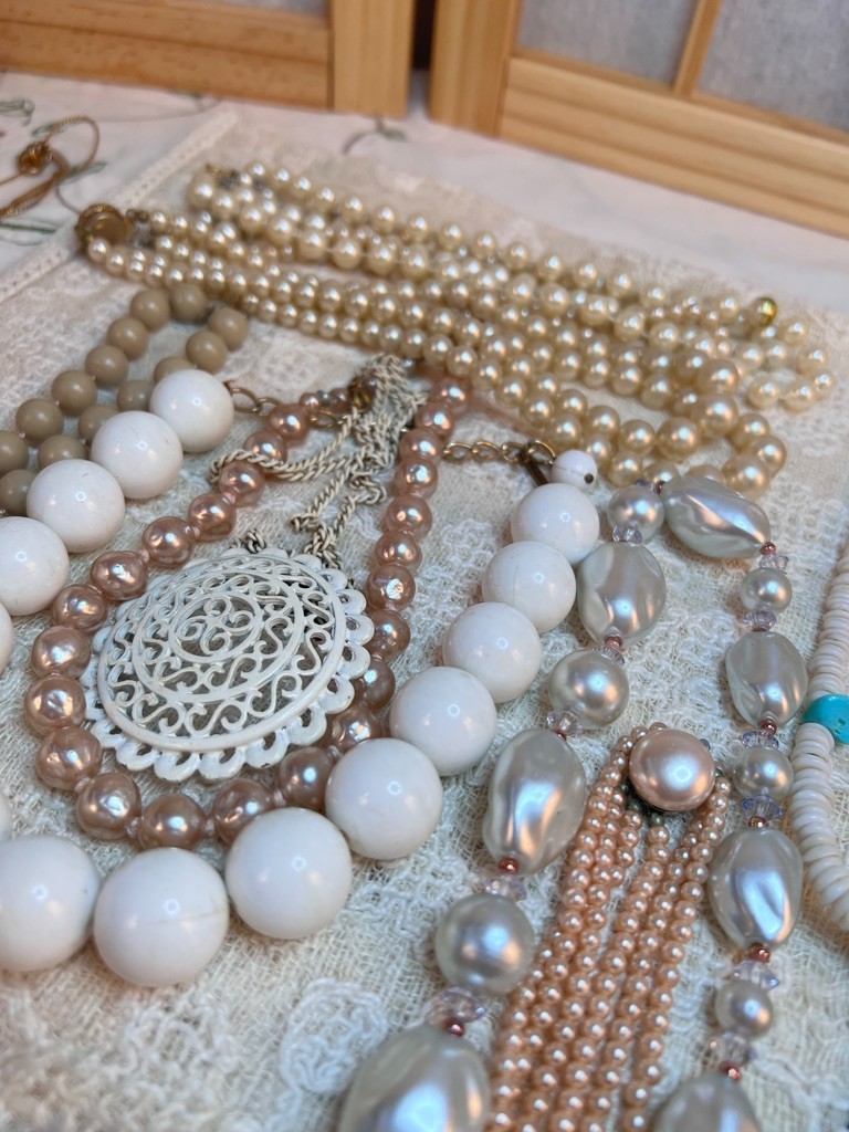 Vintage lot of White and off-white necklaces 20 pieces total gorgeous lot