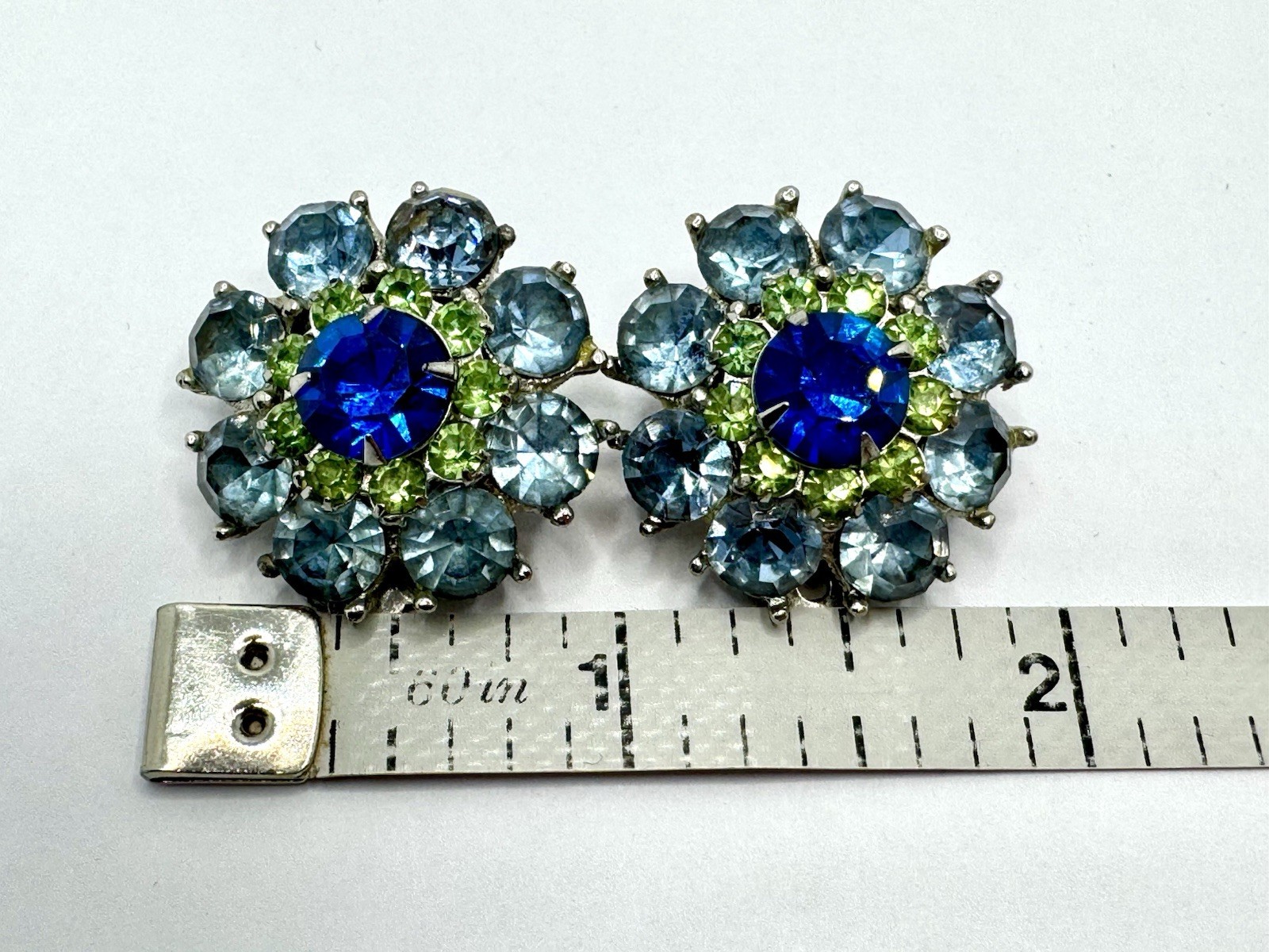 VTG Aqua Blue Rhinestone Floral Cluster Clip On Earrings Unsigned Weiss Juliana?