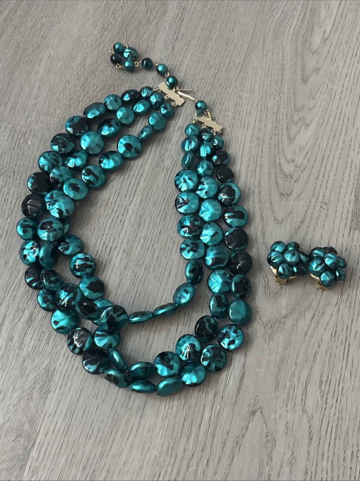 Vintage Beautiful Turquoise Beaded Necklace And Clip On Earrings Set