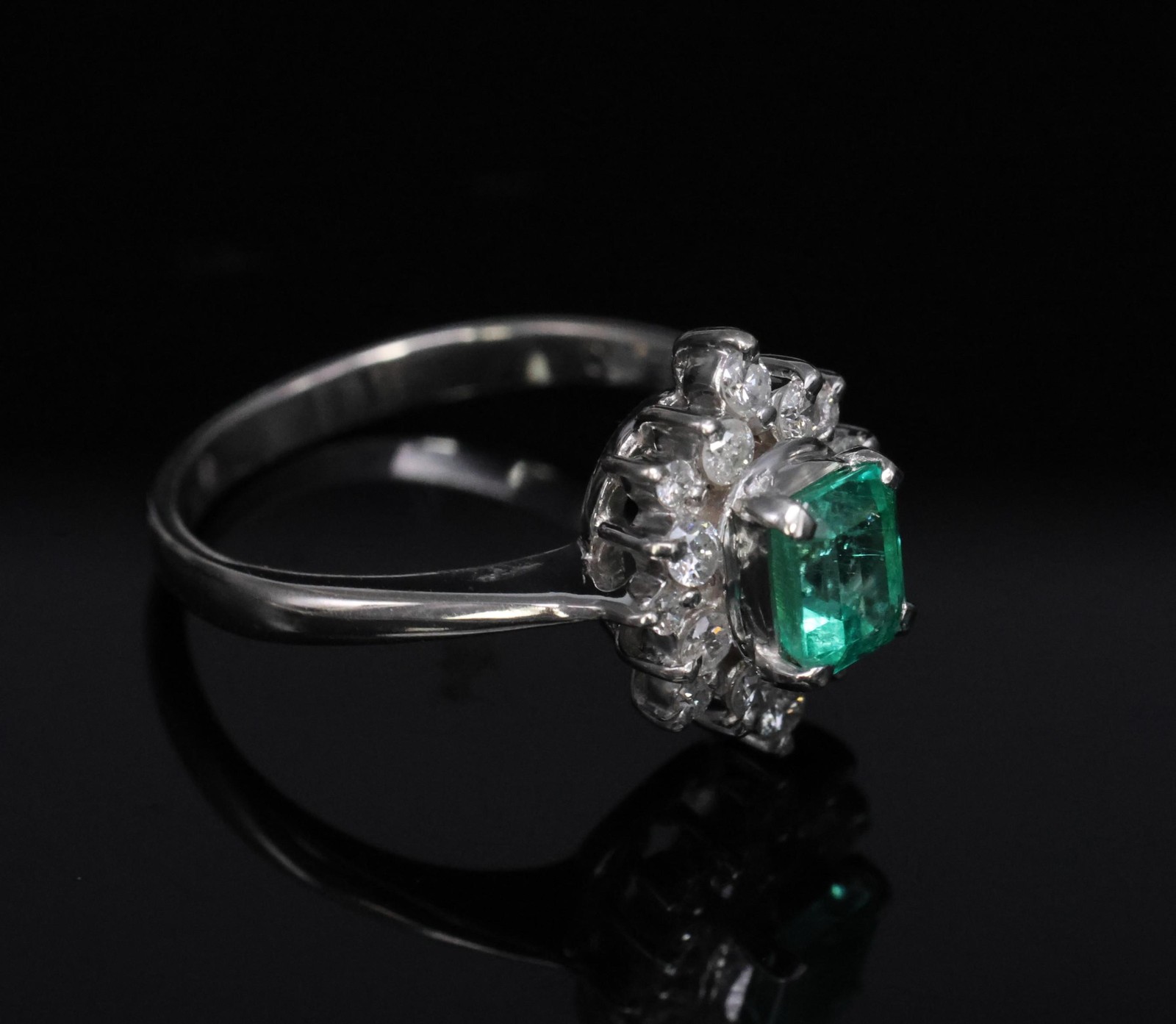 Fine Vintage 0.60ct Colombian Emerald 0.26ct Diamond Platinum Ring Size 4.75