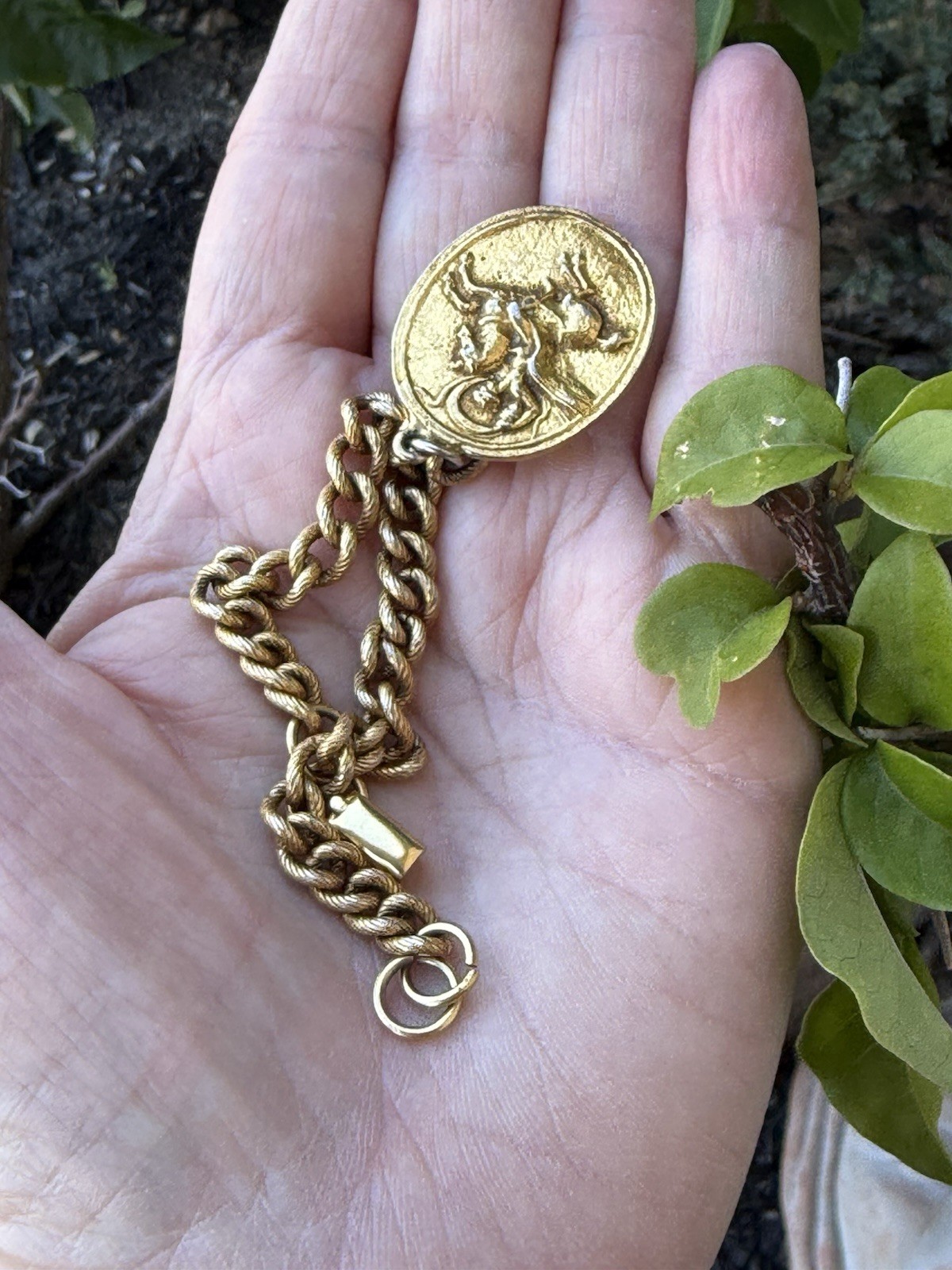 Vintage Alva Museum Replica Charm Medallion On Gold Tone Bracelet