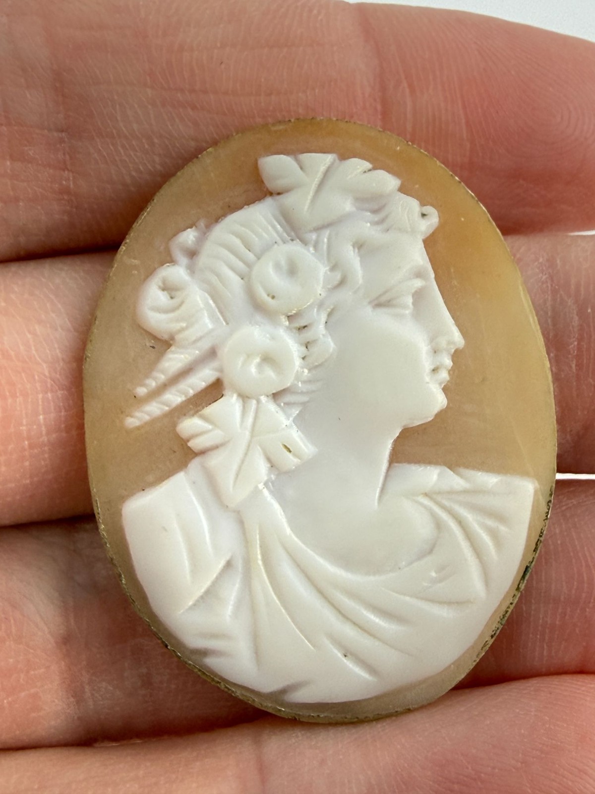 Vintage Loose Hand Carved Shell Cameo Woman Facing Right 38mm x 29mm 5.1g