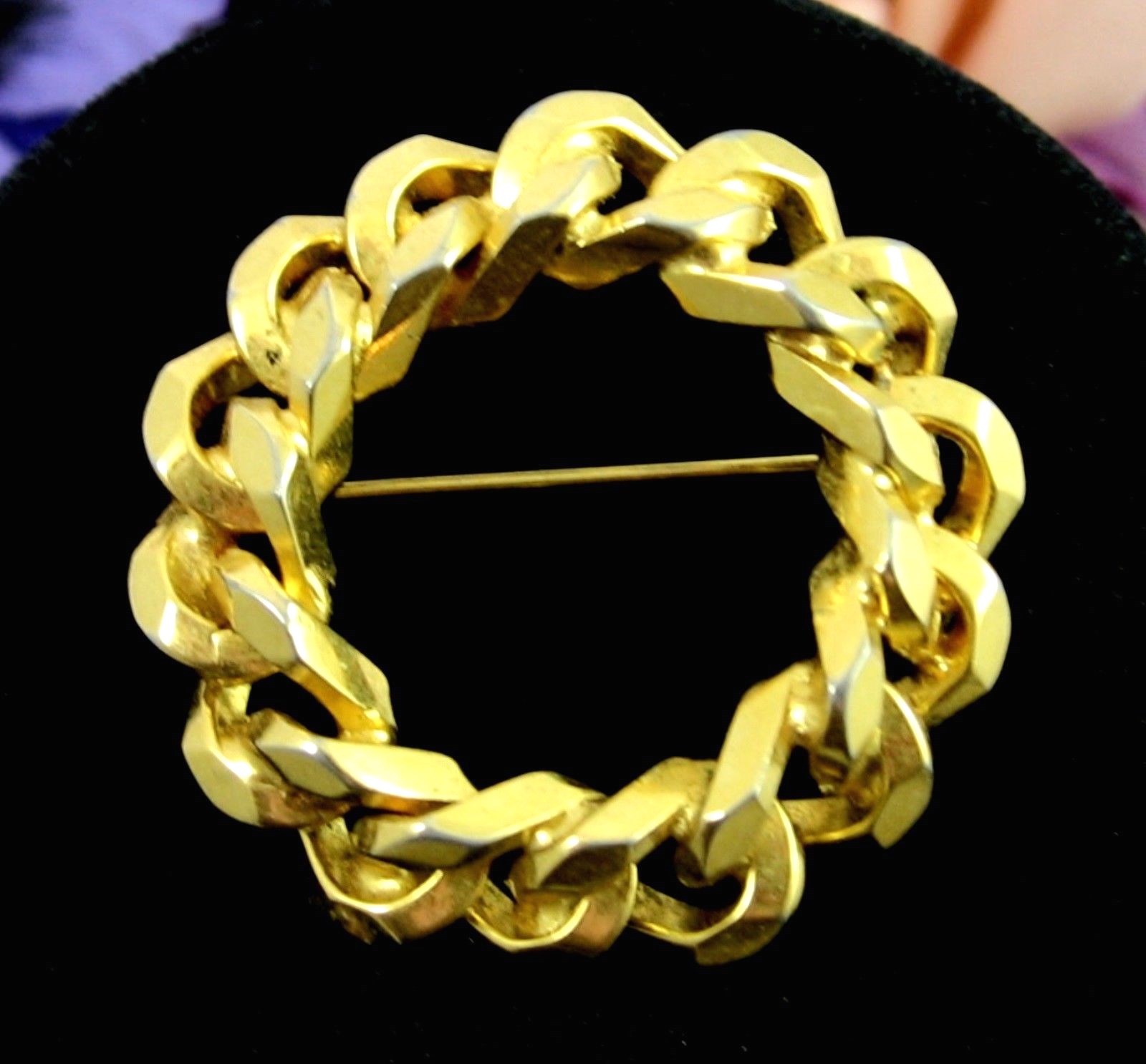 HEAVY METAL Vintage PIN Links CHAIN Round BROOCH Goldtone Circular 1 5/8″