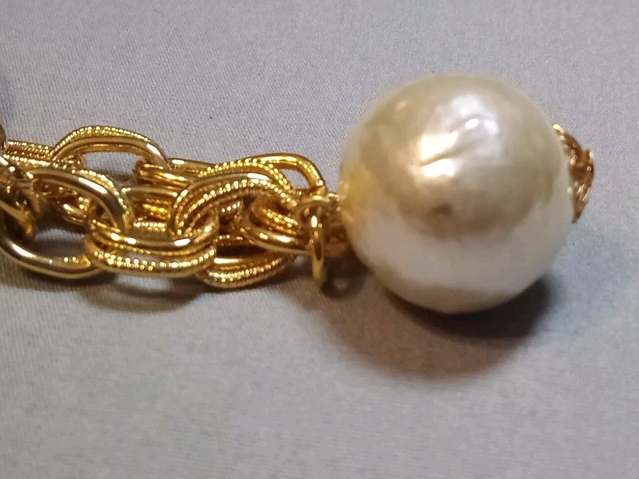 Vintage Gold Tone Double Link Textured Leaves Simulated Pearls Necklace 18-3/4″