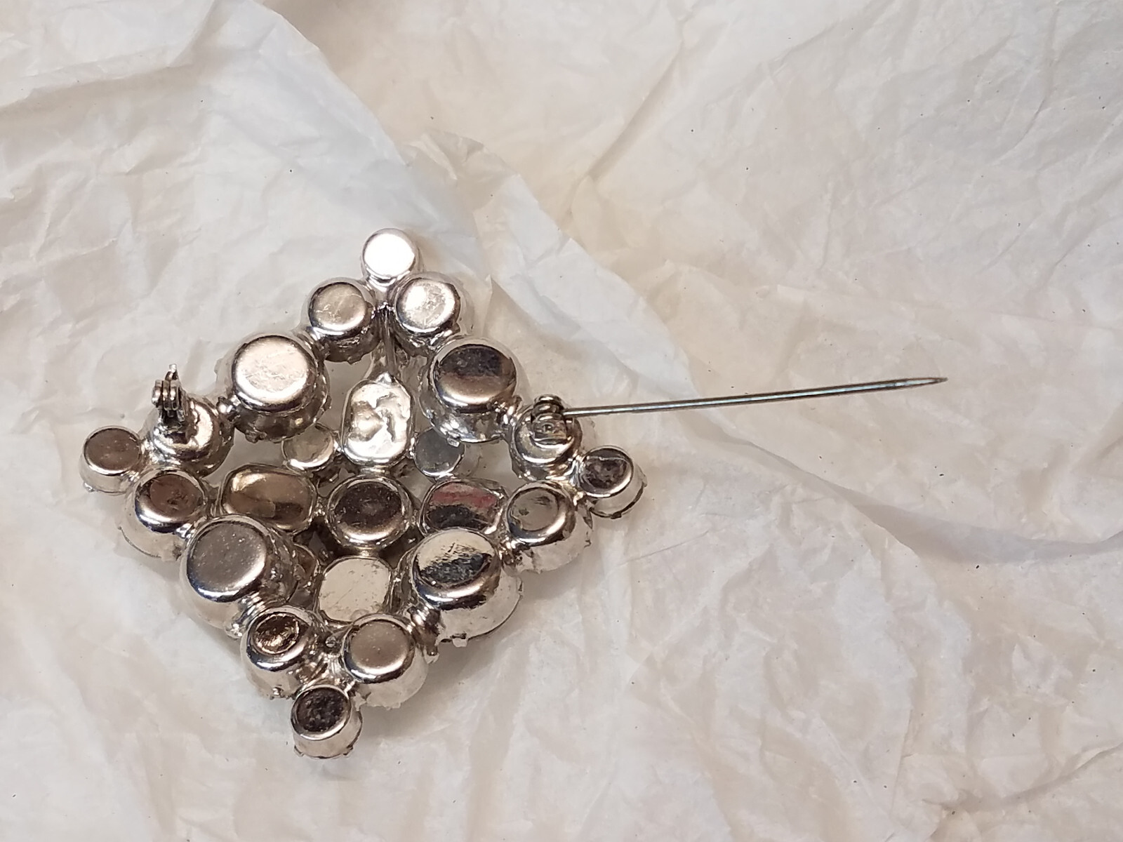 1950’s Clear Rhinestone Cluster Square / Diamond Shaped Brooch About 1-1/2 in Sq