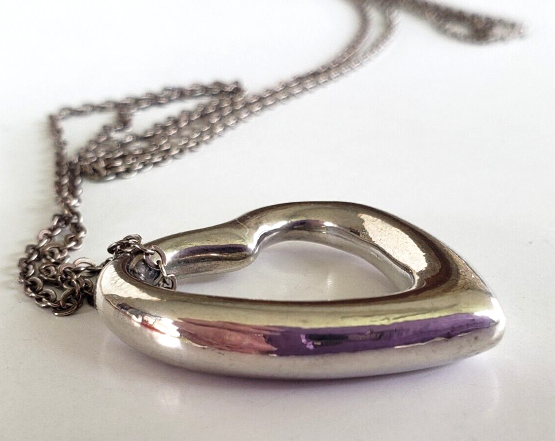 Vintage Open Heart Silver Tone Pendant Necklace 23.5″ Cable Chain
