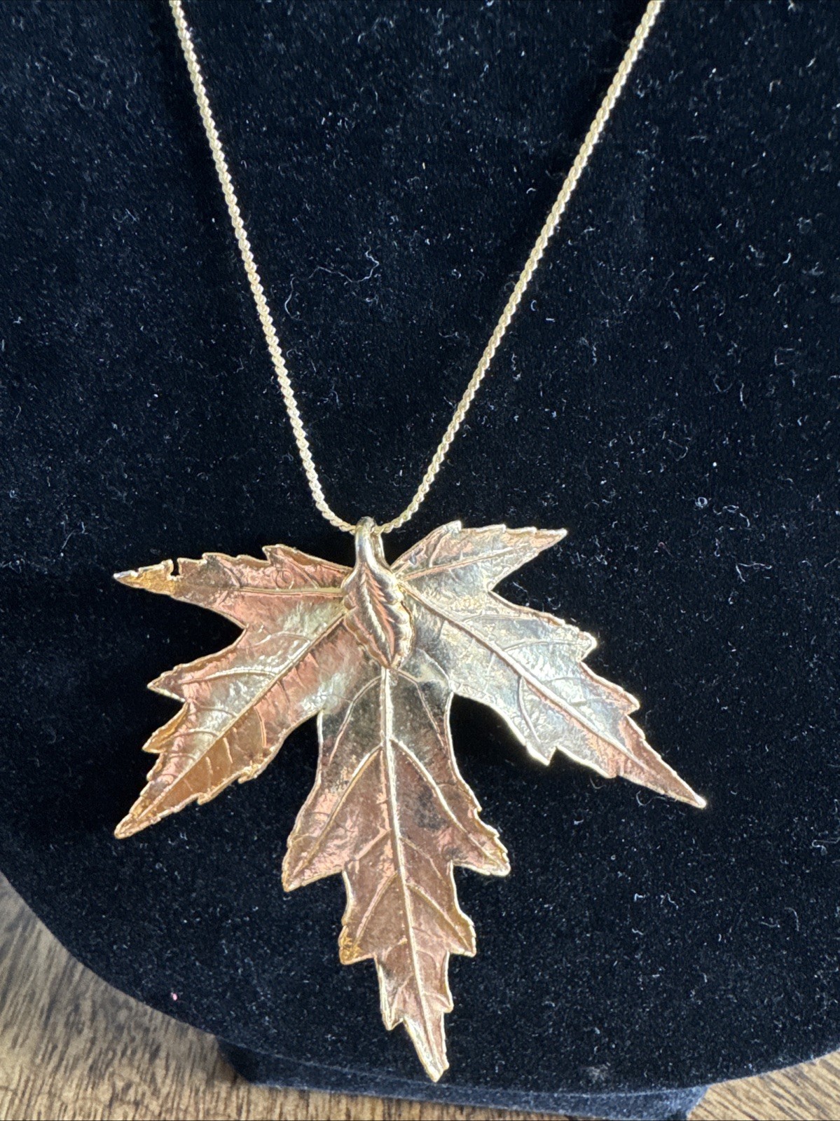 Vintage Gold Tone Maple Leaf Brooch Pendant Necklace Chain 24″ With Earrings