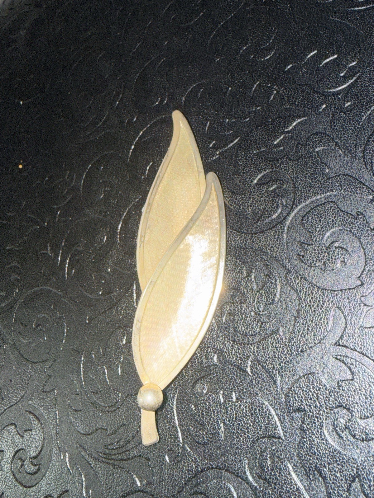 Vintage Long Gold Tone Leaf Brooch Pin 1950’s-1980’s. Not Magnetic