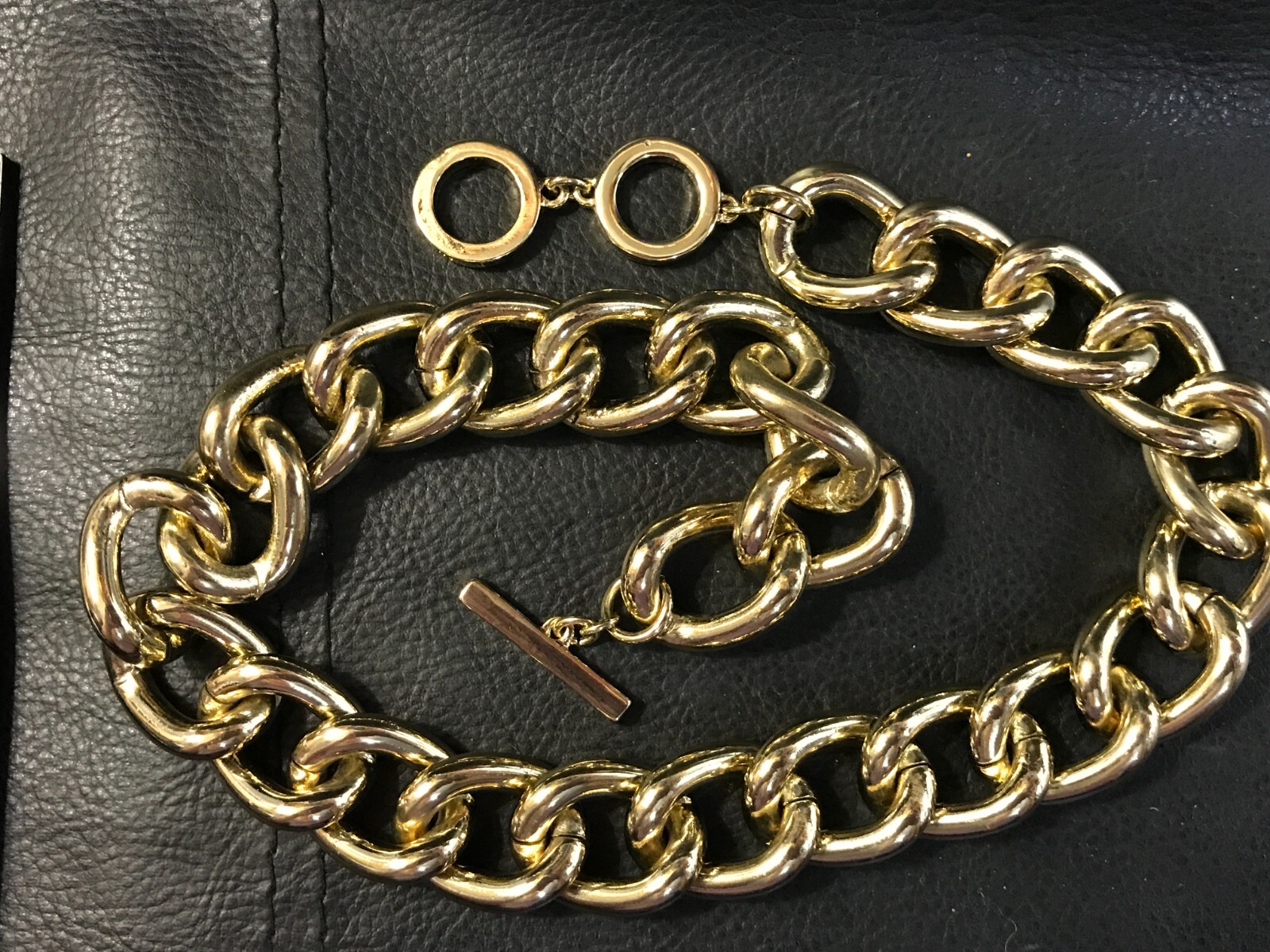 Vintage ANNE KLEIN Large Gold Tone Chain Link Choker 17″-18″ Toggle Necklace