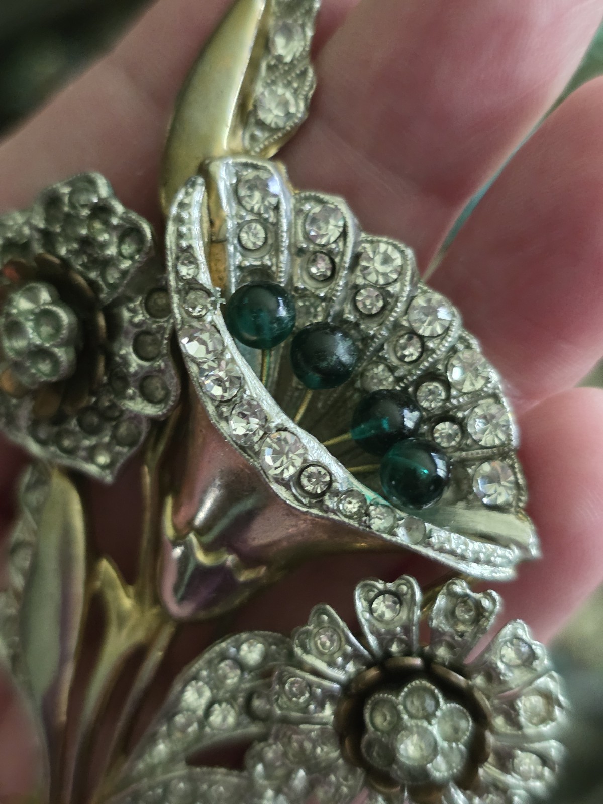 Goldtone Floral Rhinestone Deco Era Brooch Glass Bead Stamen