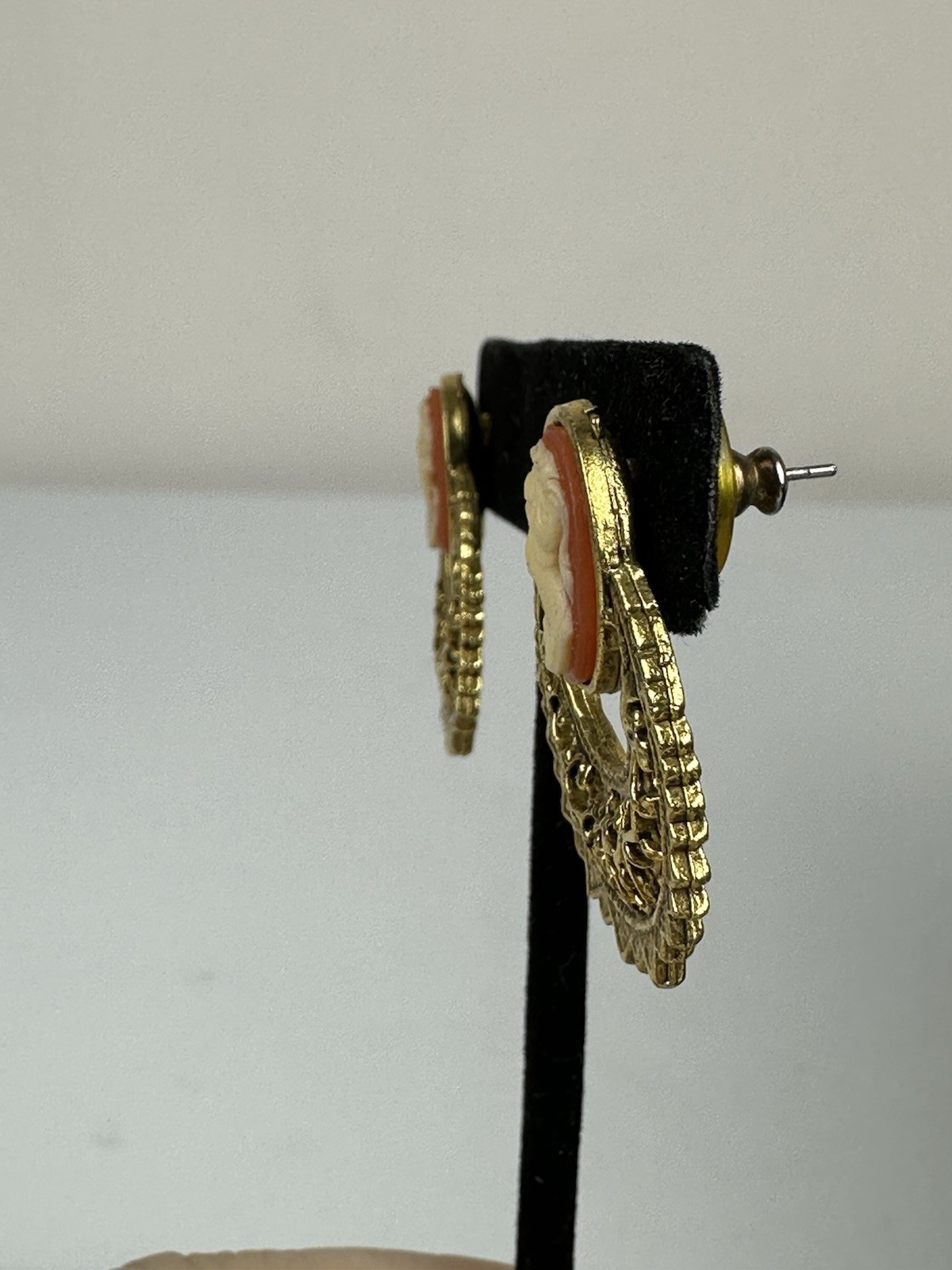 Vintage Cameo Dangle Earrings Gold Tone Filigree Victorian Style Orange Cream