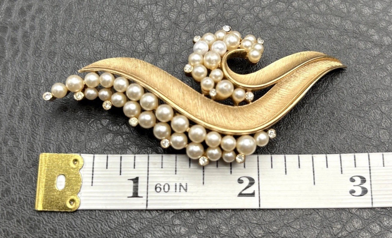 Vintage Crown Trifari Gold Tone Brooch Pearl & Rhinestone Swirl Pin