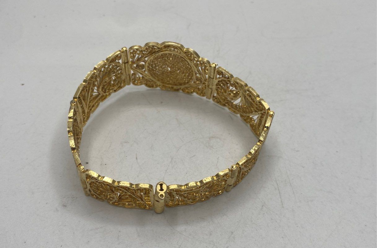 Vintage Gold Tone Intricate Filigree Panel Bracelet Cannetille Style 7.5″