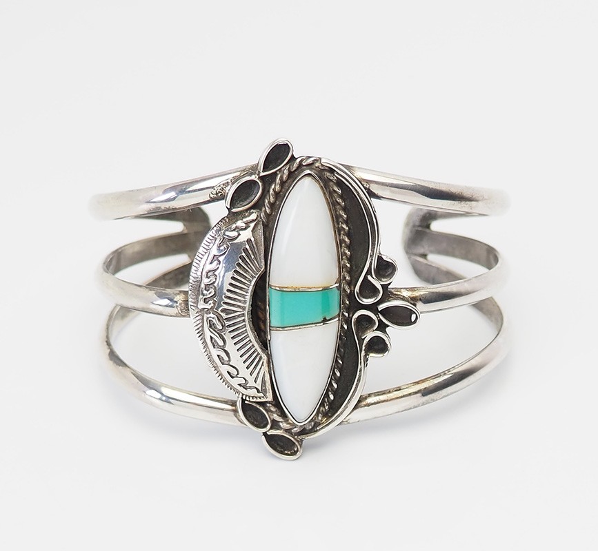 Vintage large handmade South western inlaid turquoise gemstone cuff bracelet