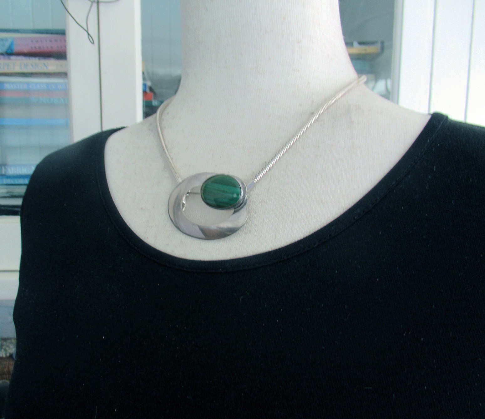STUDIO ARTIST S.E. STERLING MODERNIST PENDANT BROOCH NECKLACE, 2 INCHES PENDANT