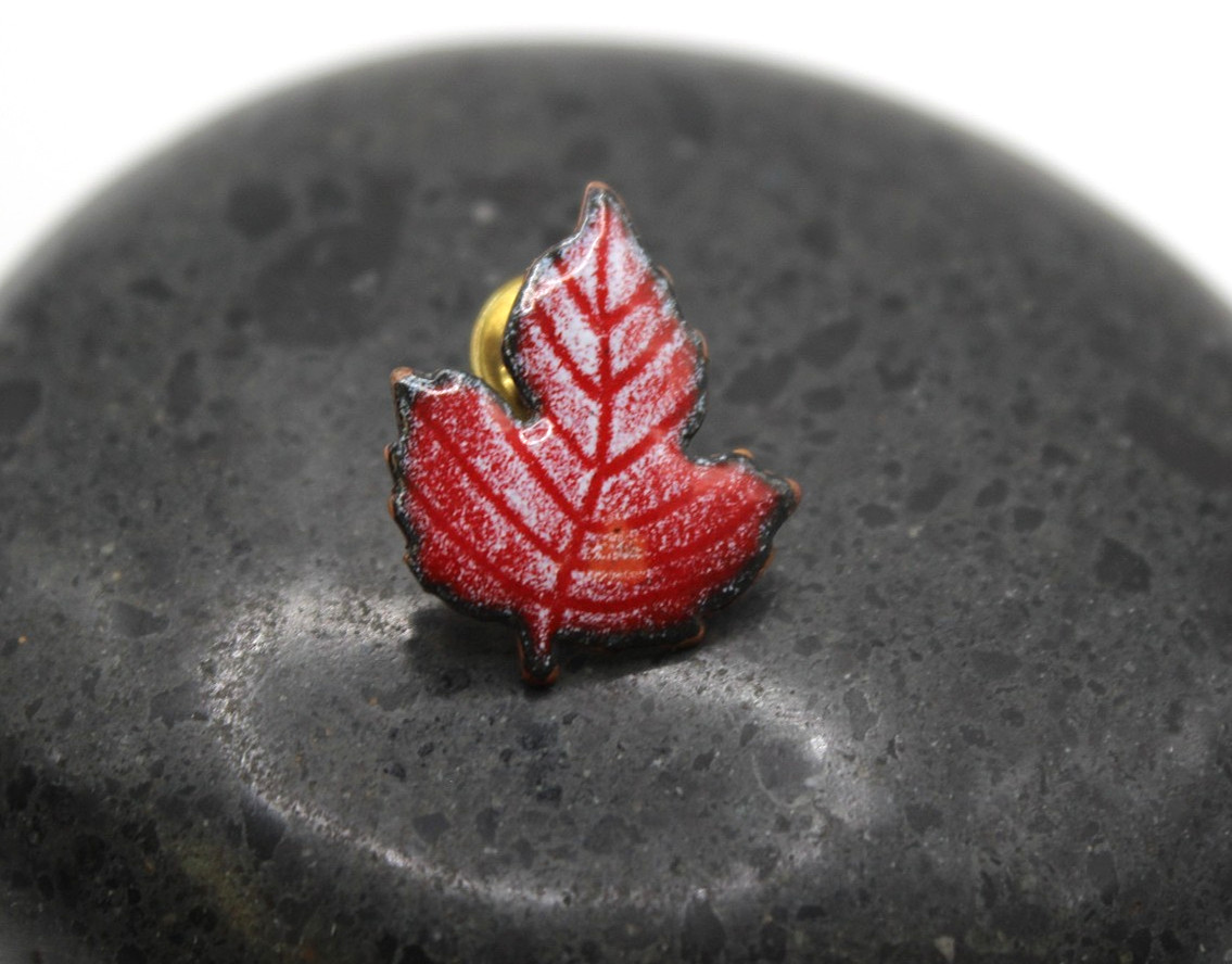 Vintage Maple Leaf Pin Fall Colors Enamel on Copper Signed Brit