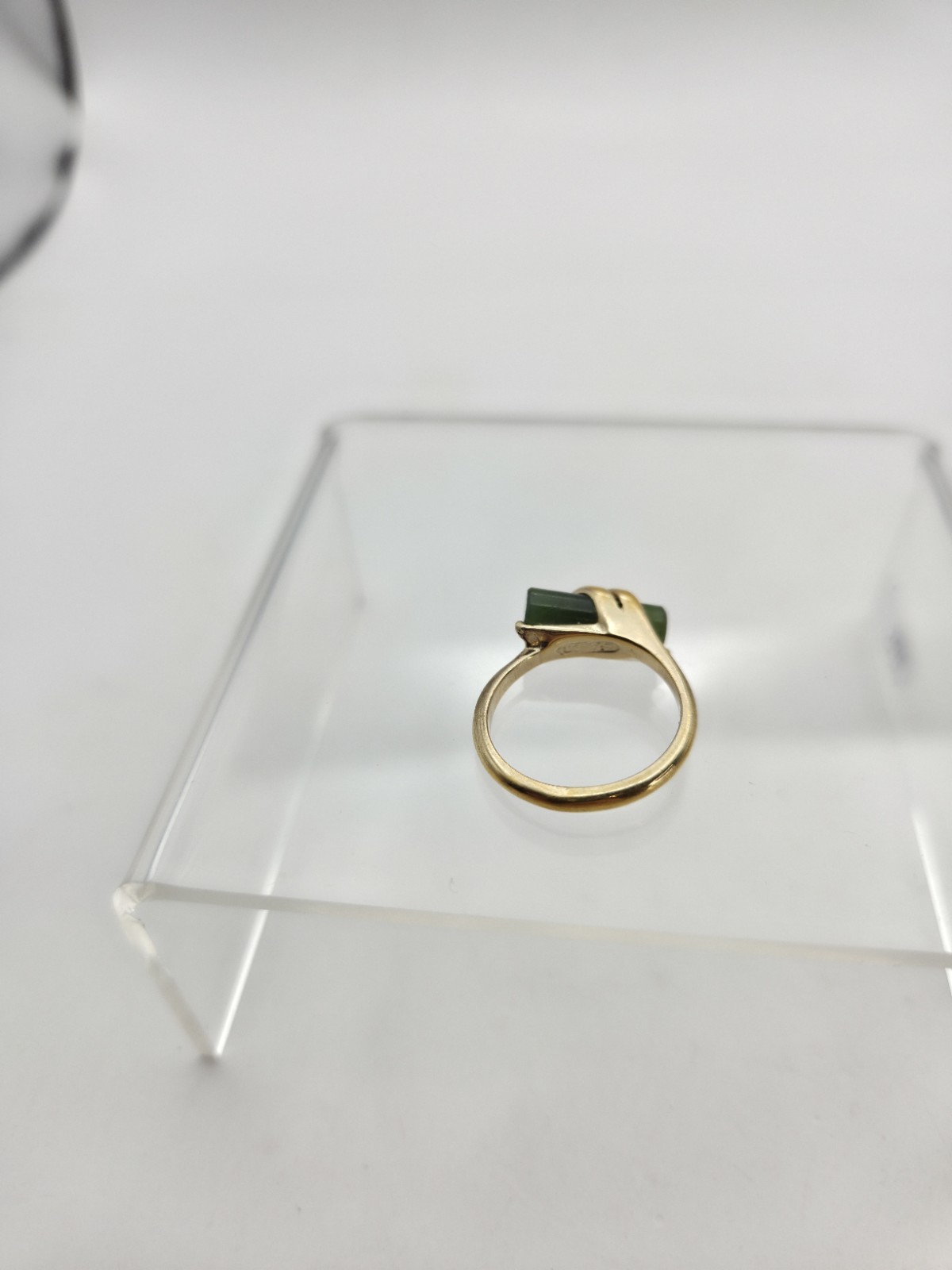 Vintage Avon Jade Ring Real Jade Size 7 Signed Cage 1978