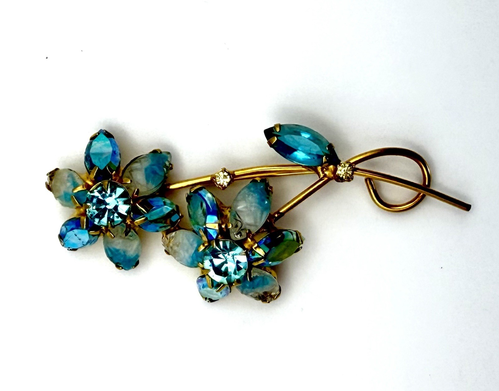 Vintage Blue Aqua Aurora Borealis Rhinestone Flower Brooch Pin Gold Tone MCM
