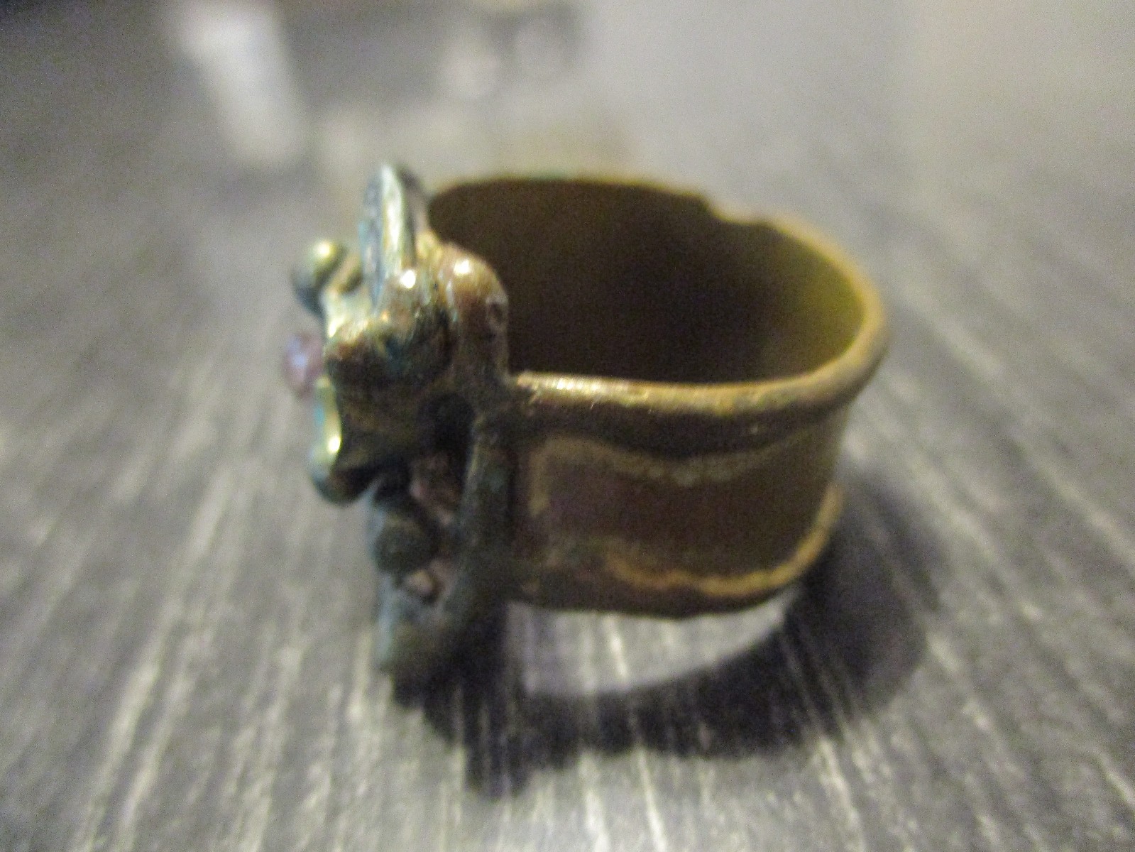 Vintage Artisan Modernist Brutalist Abstract Stone Bronze Brass Ring Size 7!