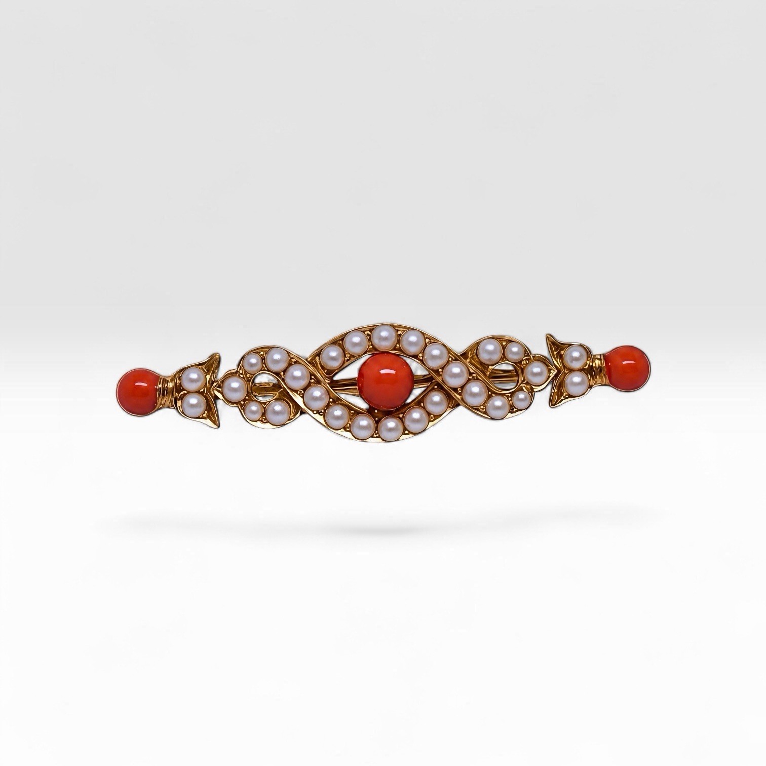 ANTIQUE 15K GOLD, SEED PEARL & CORAL RED ENAMEL KNOT BAR BROOCH c1890 VICTORIAN