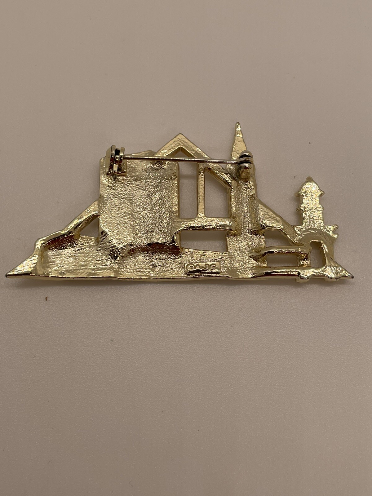 OAJC Empire State Buildings Brooch pin gold tone 1 1/2” X 2 1/2”