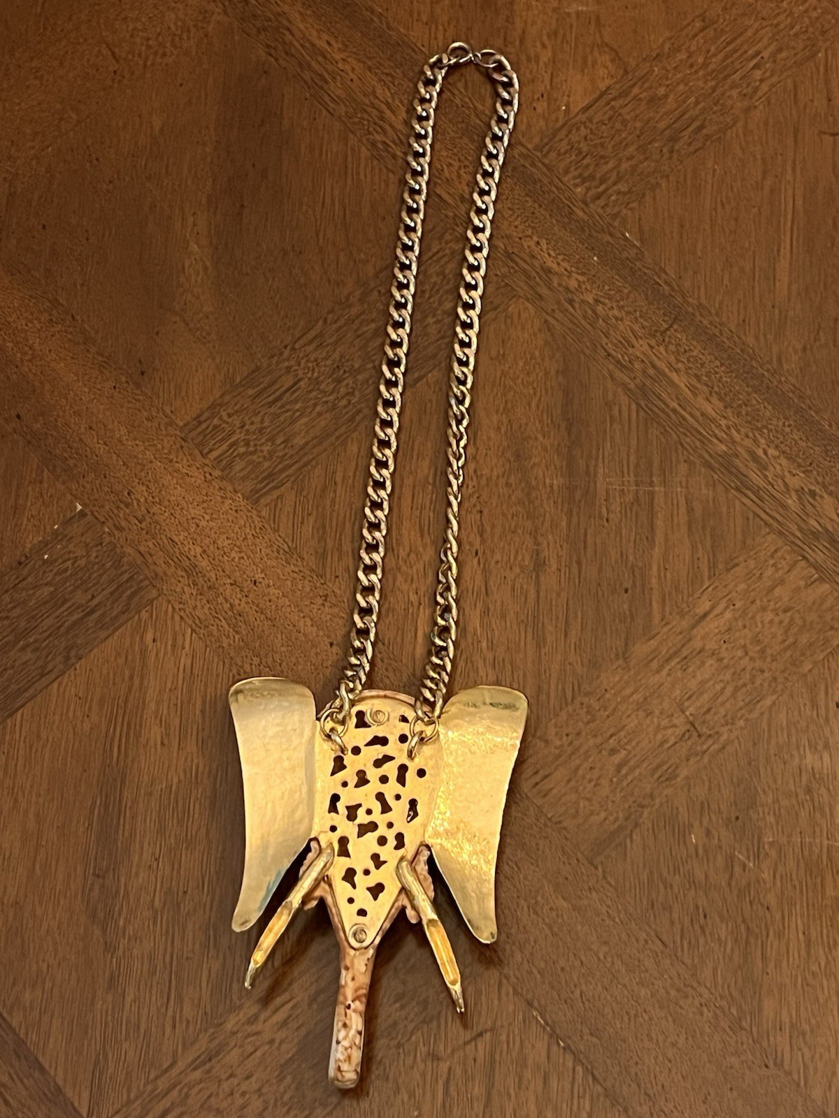 Vintage Off-White Elephant Pendant Statement Necklace Gold Tone Nice!