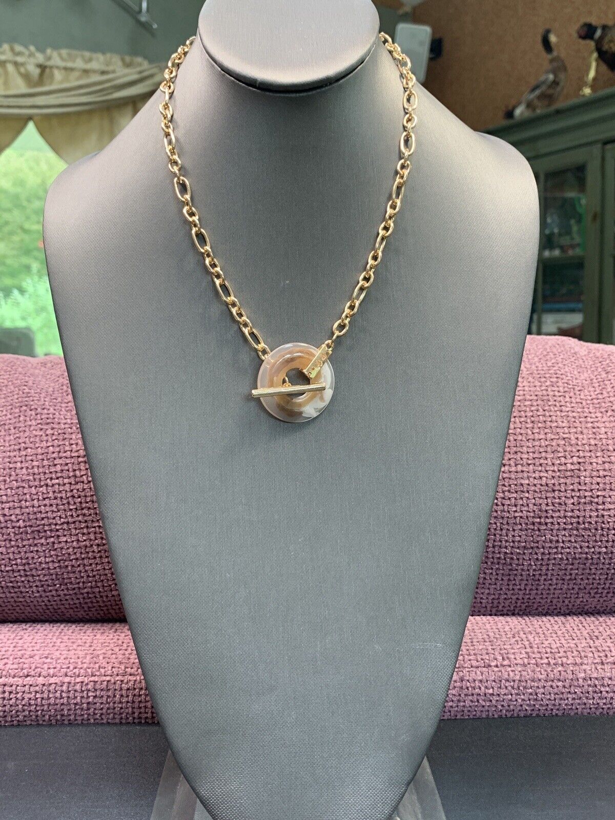 Ladies Necklace Toggle Clasp Front Closure tan brown swirl pendant gold tone 16”