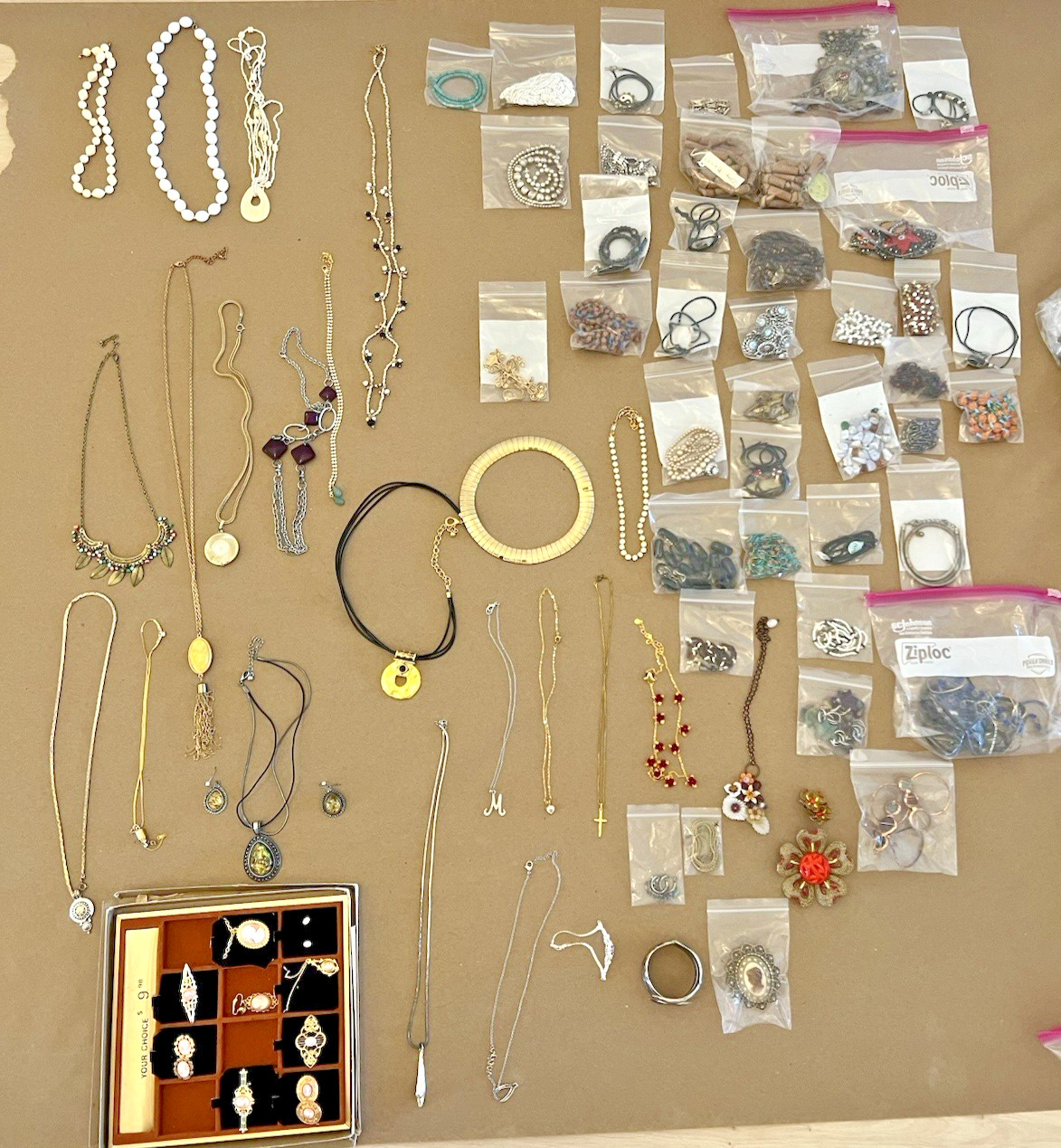 30lb LOT Vintage Jewelry Necklace Brooch Pendant Earrings Bracelet Costume Watch