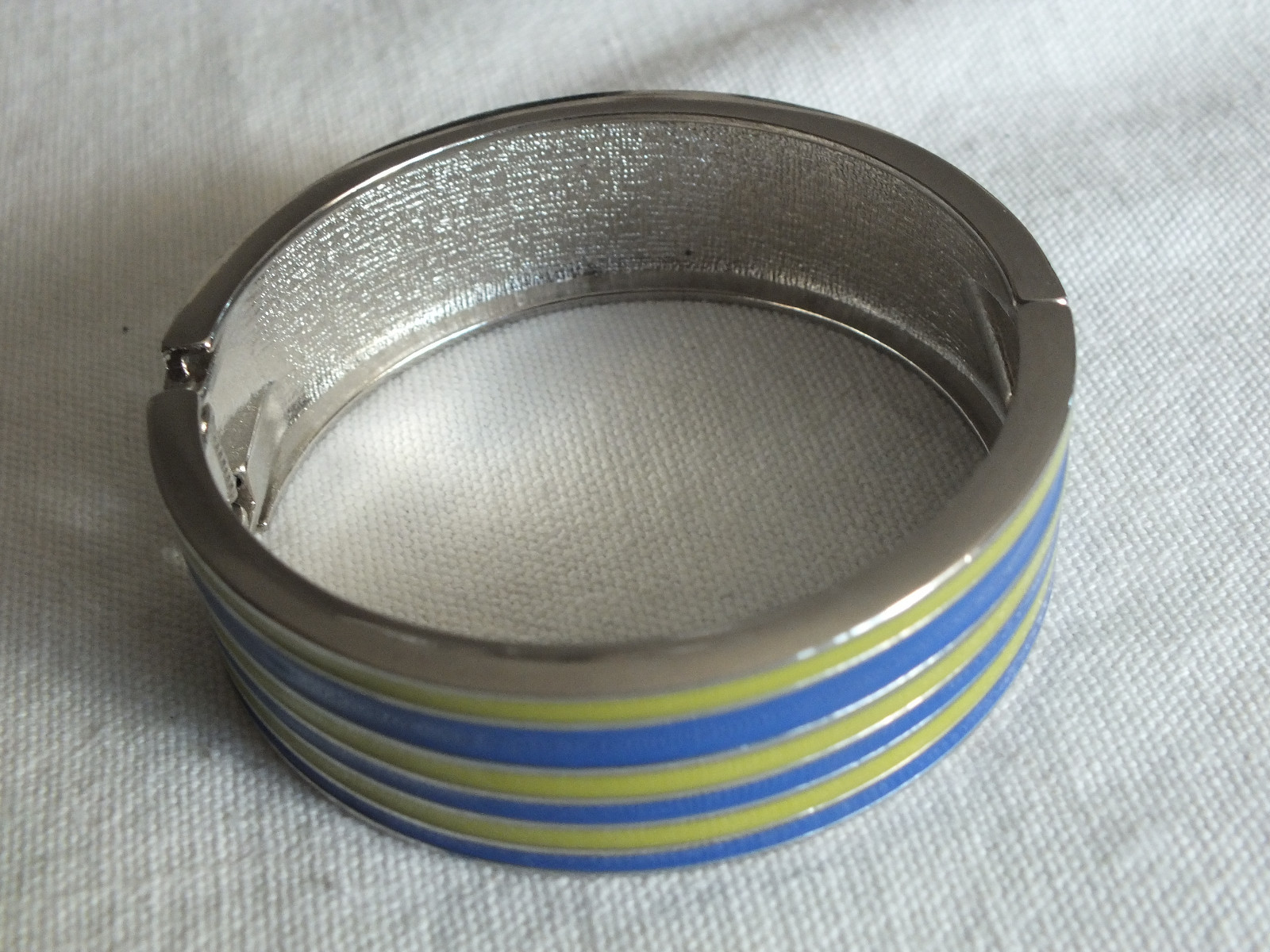 Beautiful Clamp Bracelet Silver Tone Blue Green Enamel 3/4″ Wide x 2 3/8″ NICE