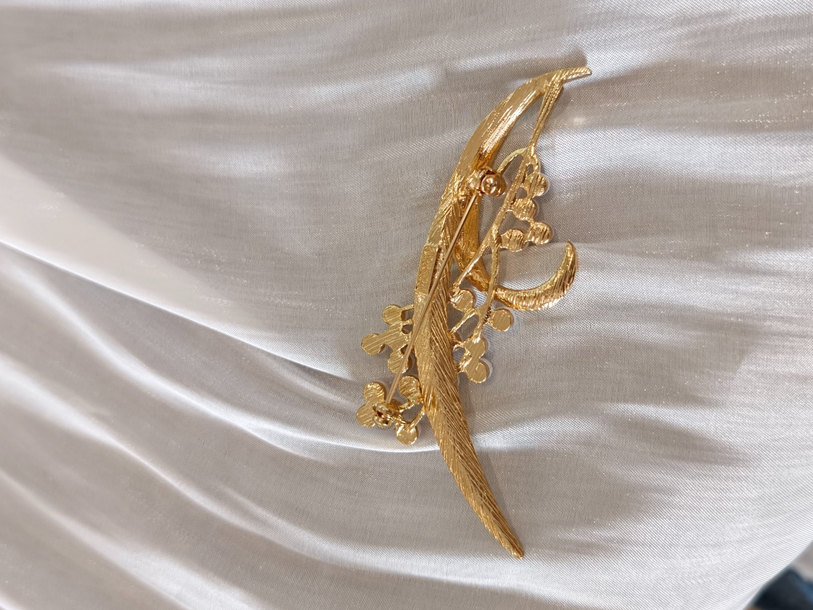 Trifari Inspired Gold Tone Feather Leaf Brooch White Faux Pearl