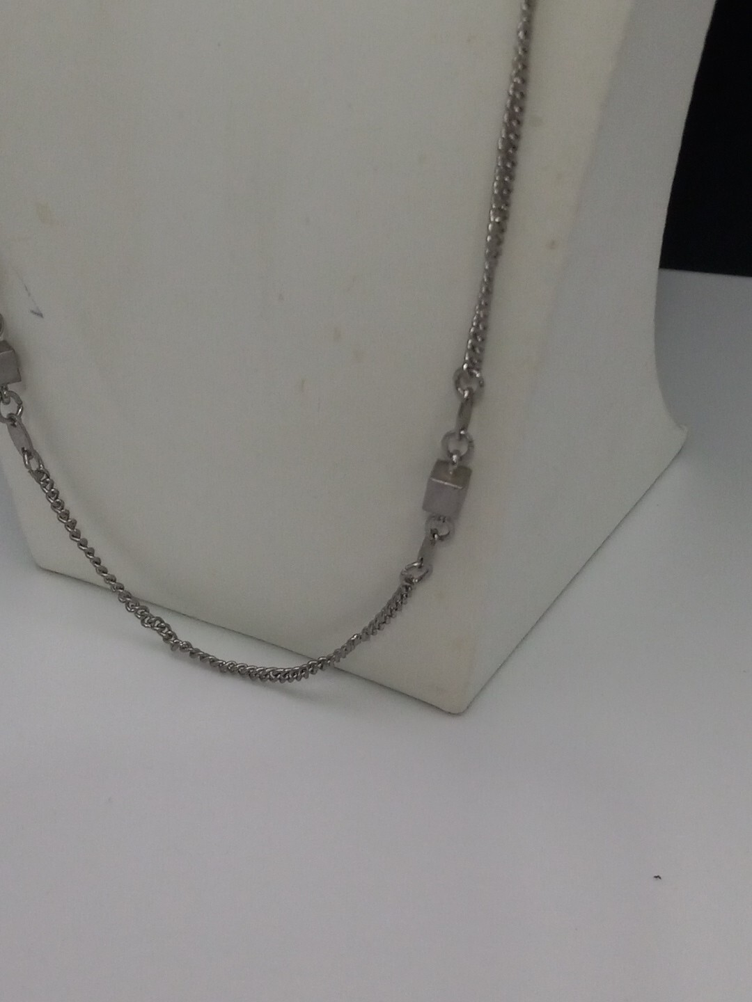 Celebrity New York 23.5 Inch Silver Tone Cube Stations Vintage Chain Necklace