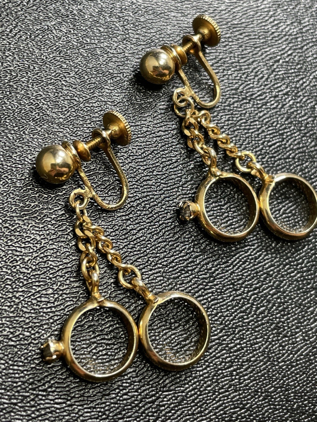 ALICE Signed Vintage 1.5” Gold Tone Crystal Rhinestone Chain Dangle Earrings