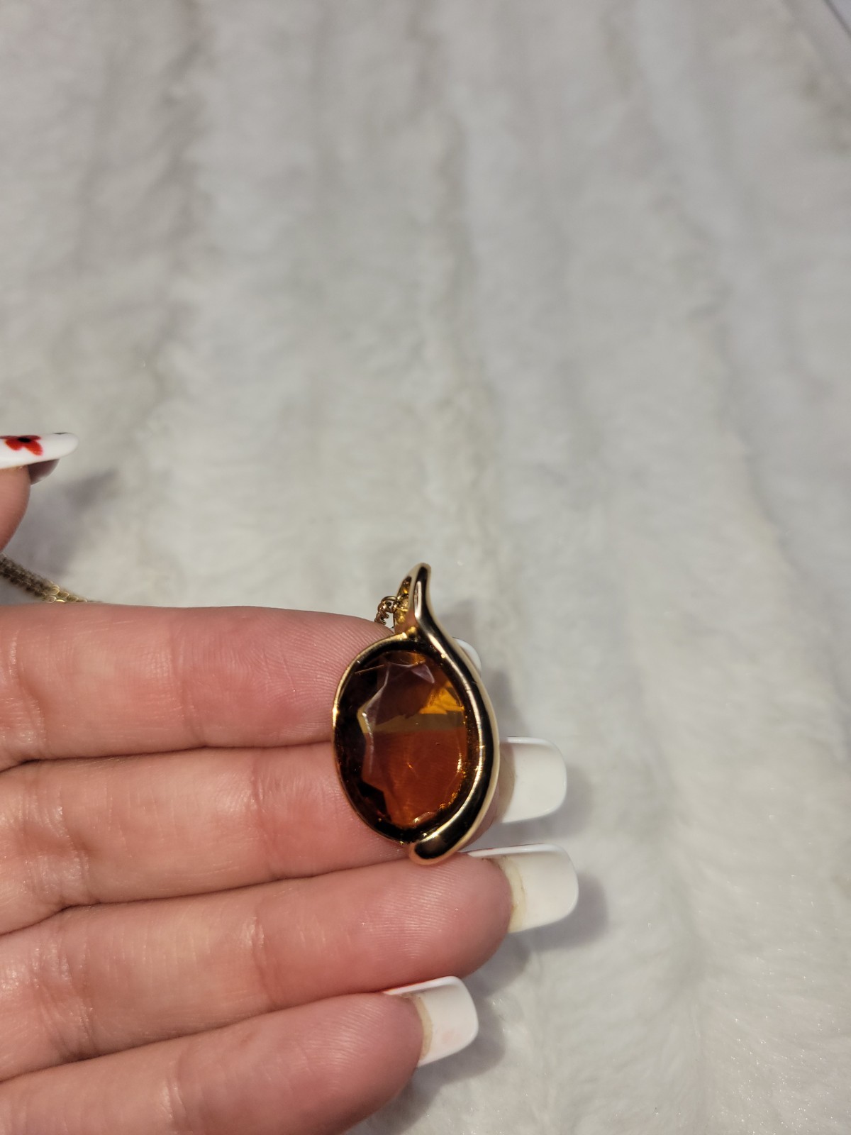 Vintage Gold Tone Tear Drop Pendant With Chain