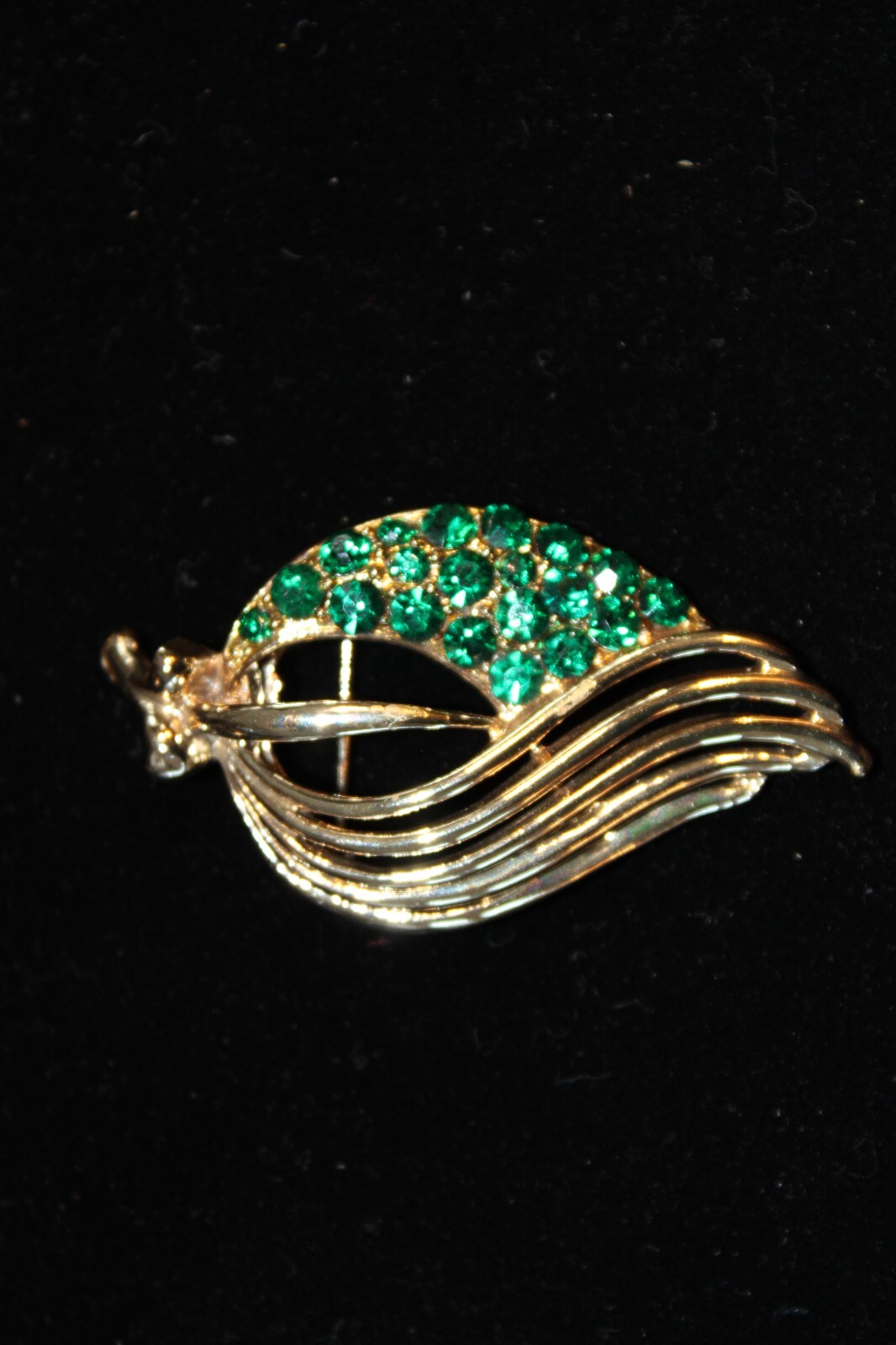 Vintage Signed Coro Green Rhinestone Leaf Brooch BR10