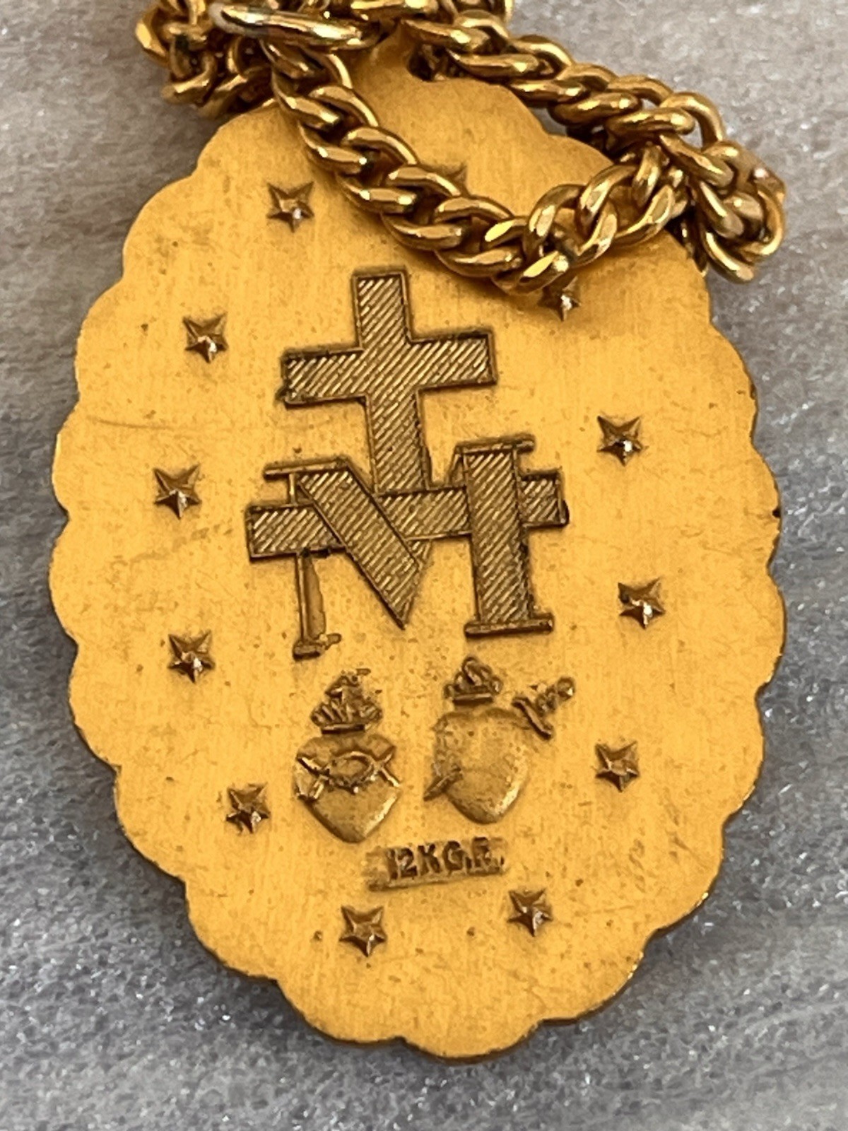 VTG Creed USA 12 K Gold Filled Mother Virgin Mary Medal Pendant Necklace