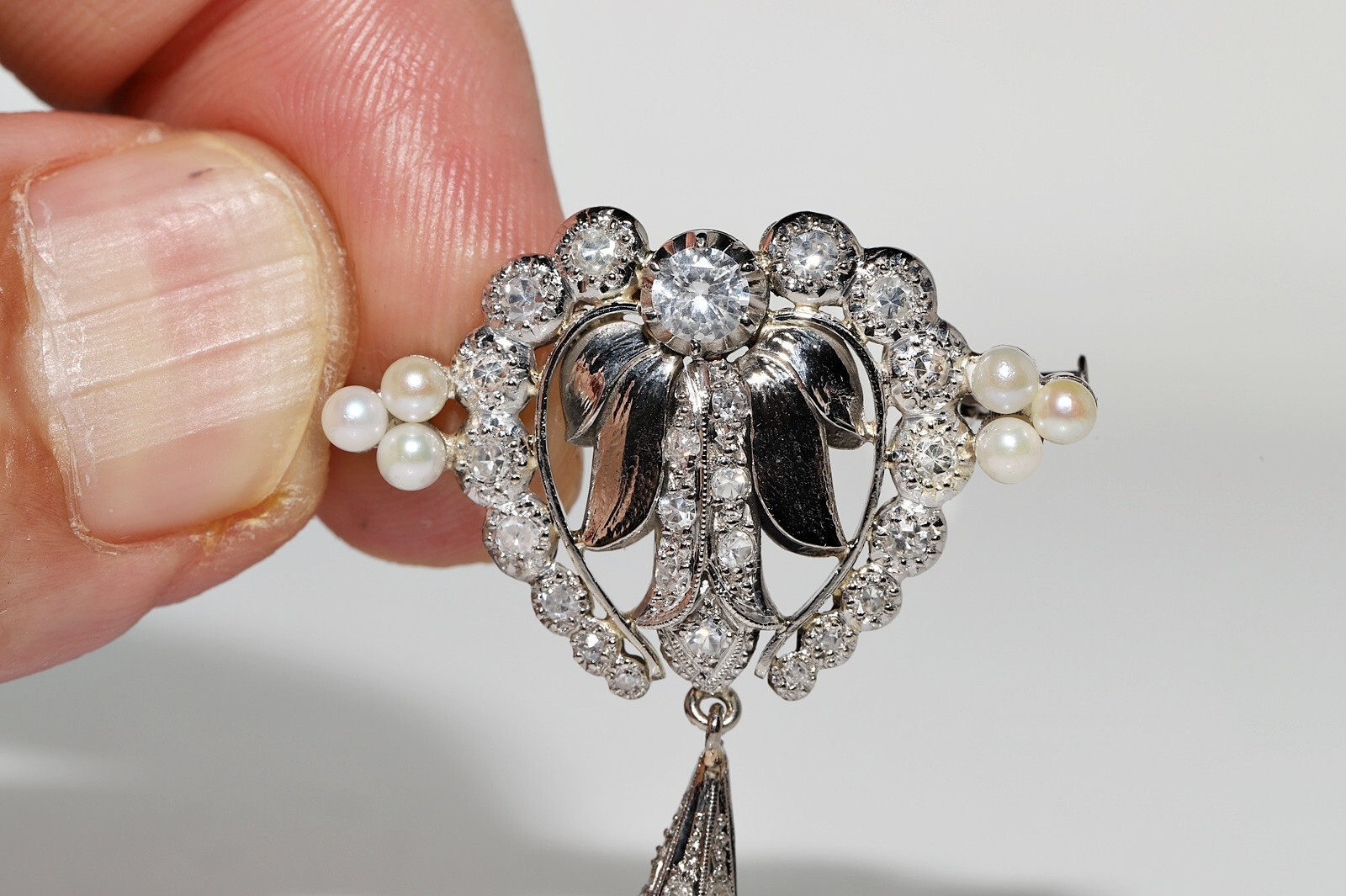 Antique Circa 1920s Platinum Art Deco Natural Diamond Decorated Brooch