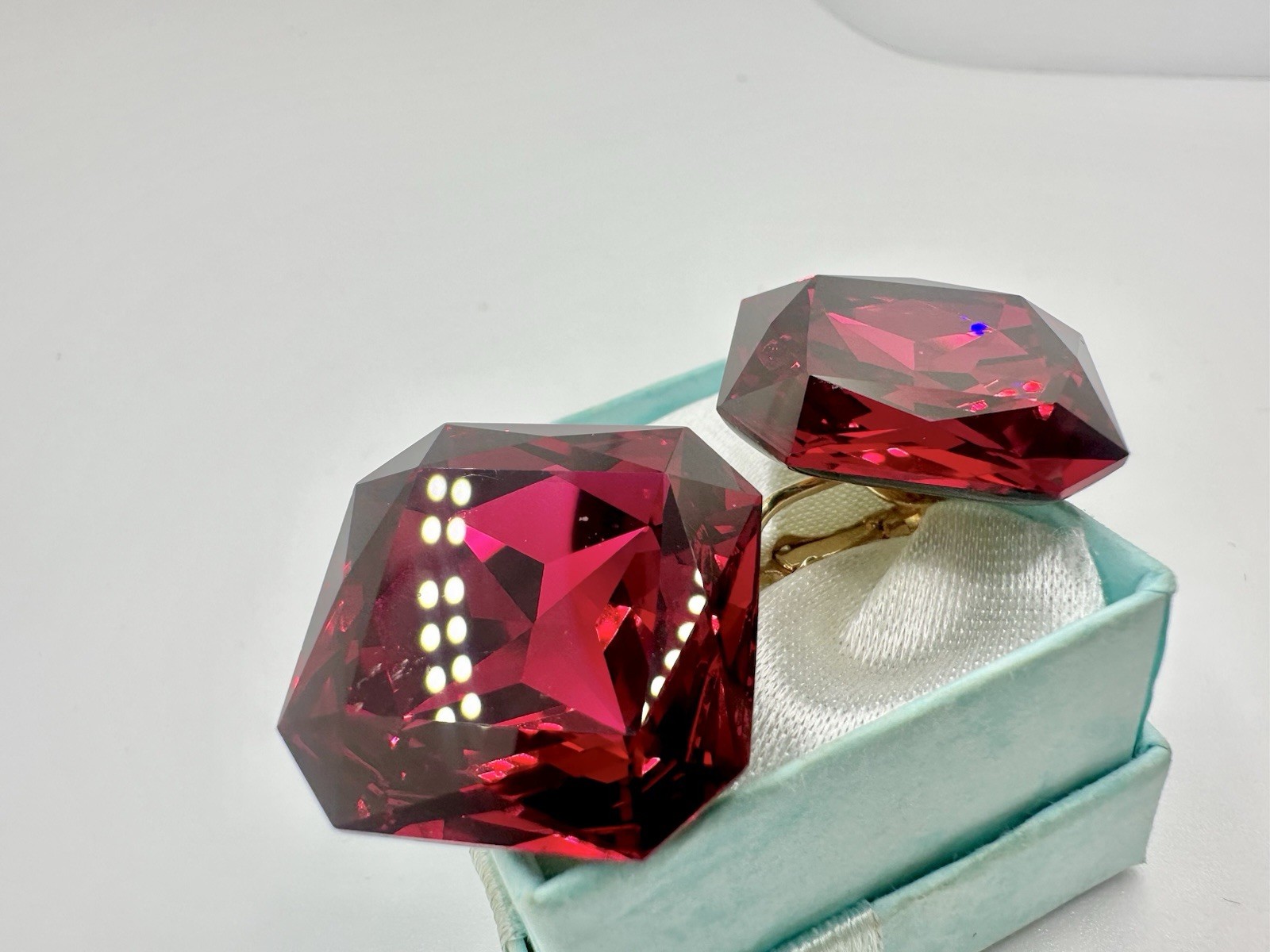 VTG Fuchsia Pink Red Crystal? Clip Earrings Gold Tone Runway Designer Rare Read