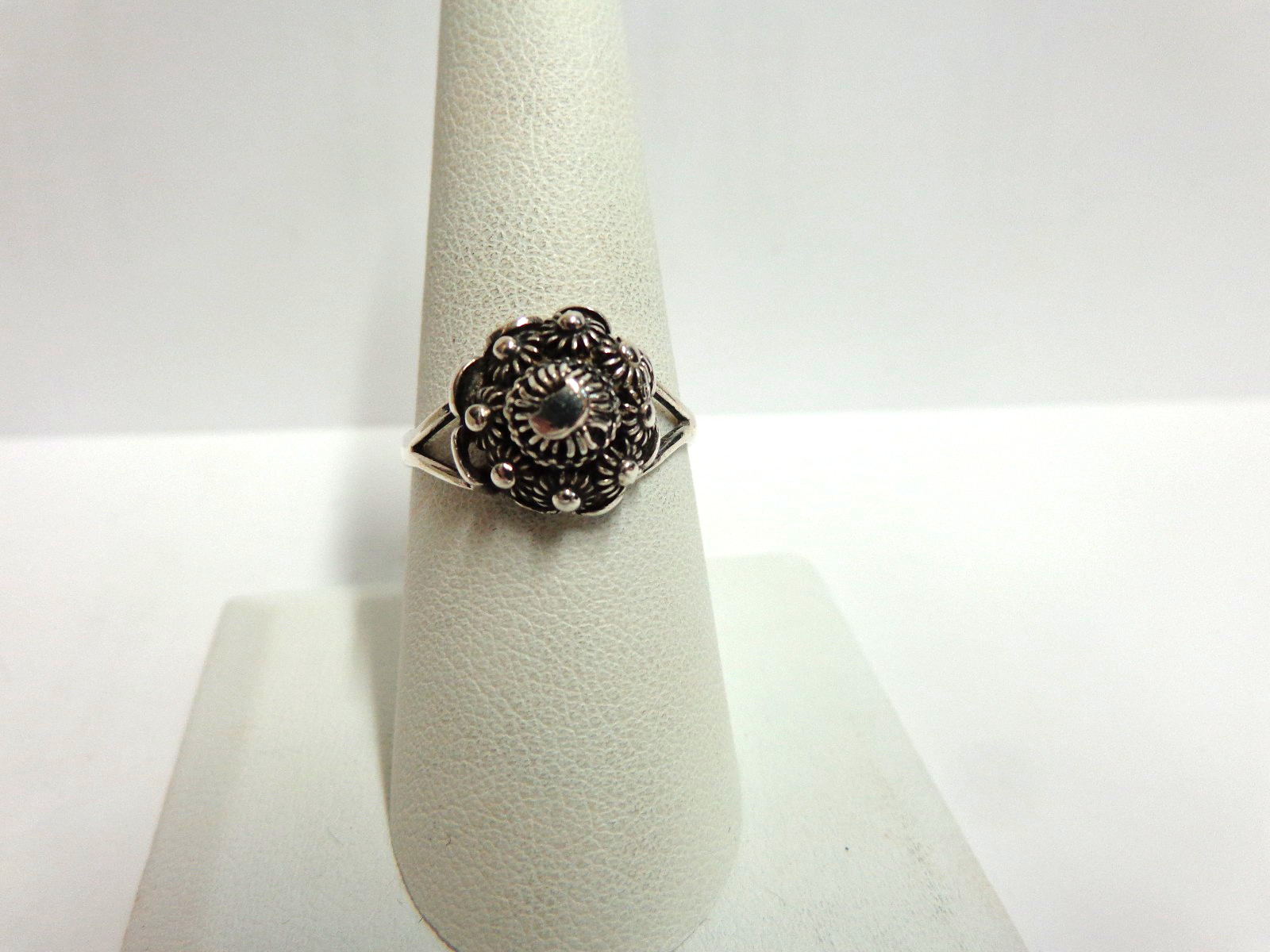 vintage sterling silver ring embossed design sz 8 wgt 1.9 no stone