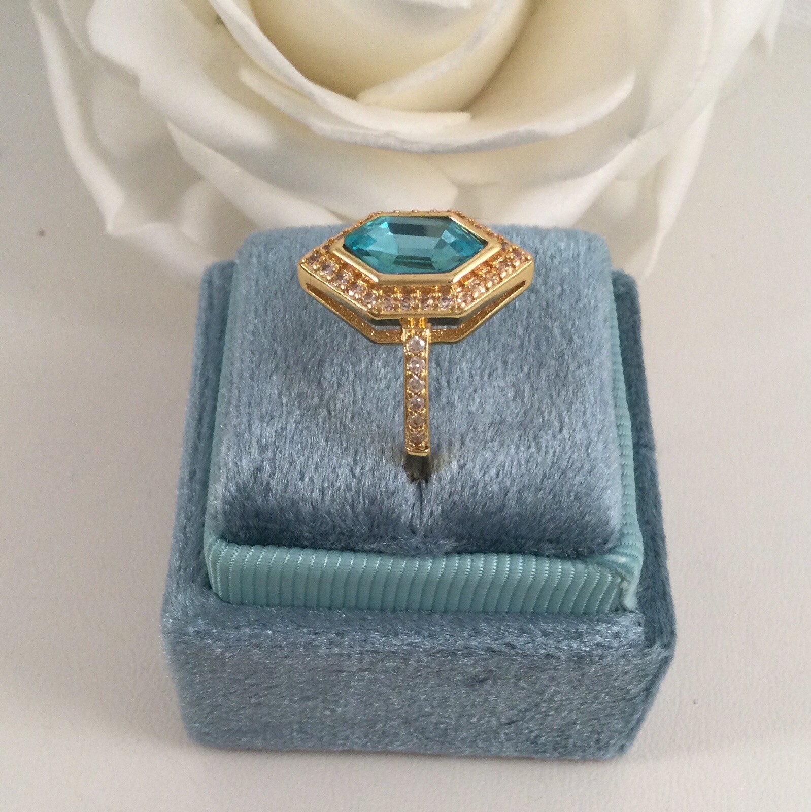 Vintage Jewellery Gold Ring London Blue Topaz White Sapphires Jewelry size 6.5