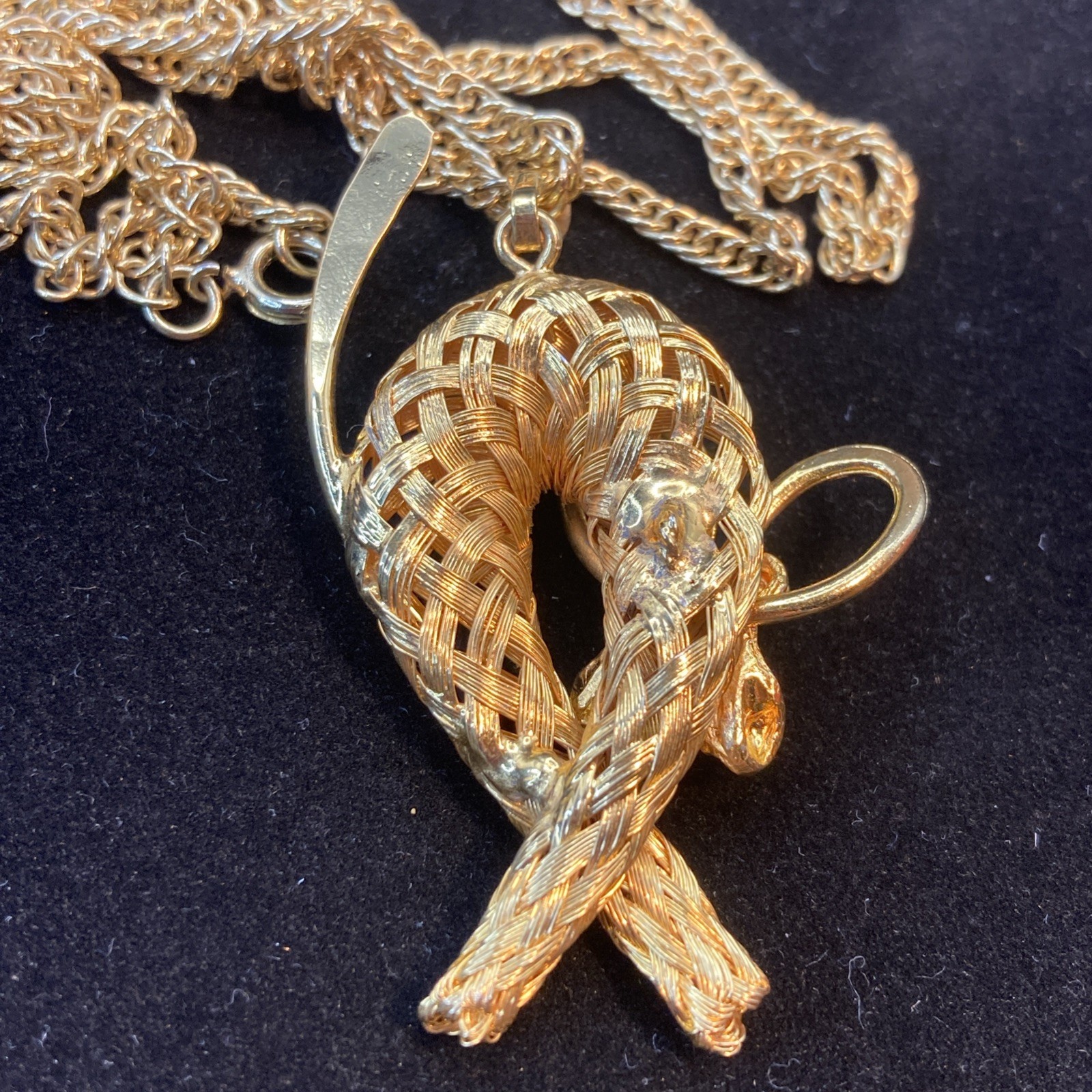 24″ Mid Centurey Gold Tone Woven Metal Dog W Rhinestones Eyes & Nose Necklace