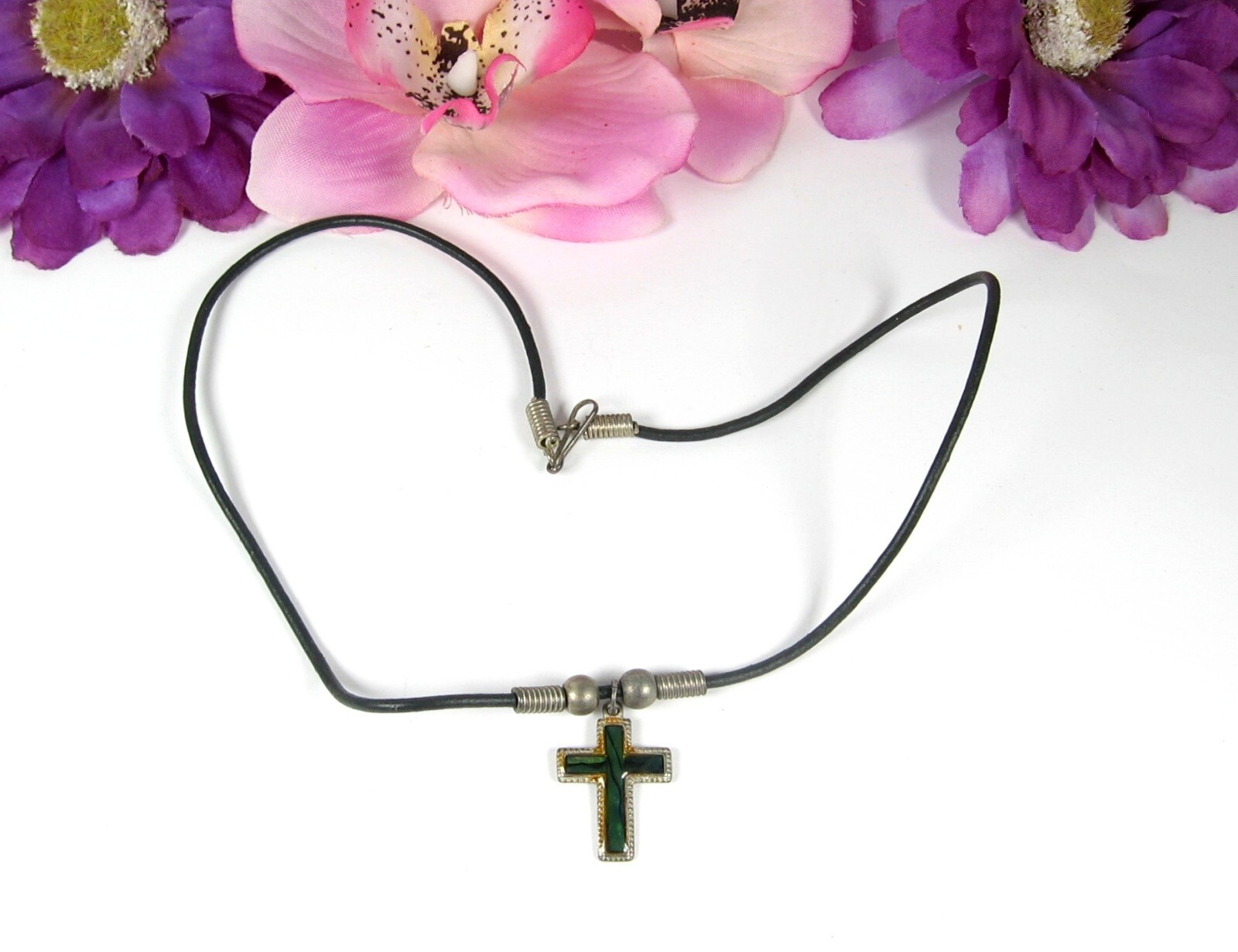 Deep Green PAUA SHELL CROSS Vintage NECKLACE Silvertone Metal Black Cording 16″