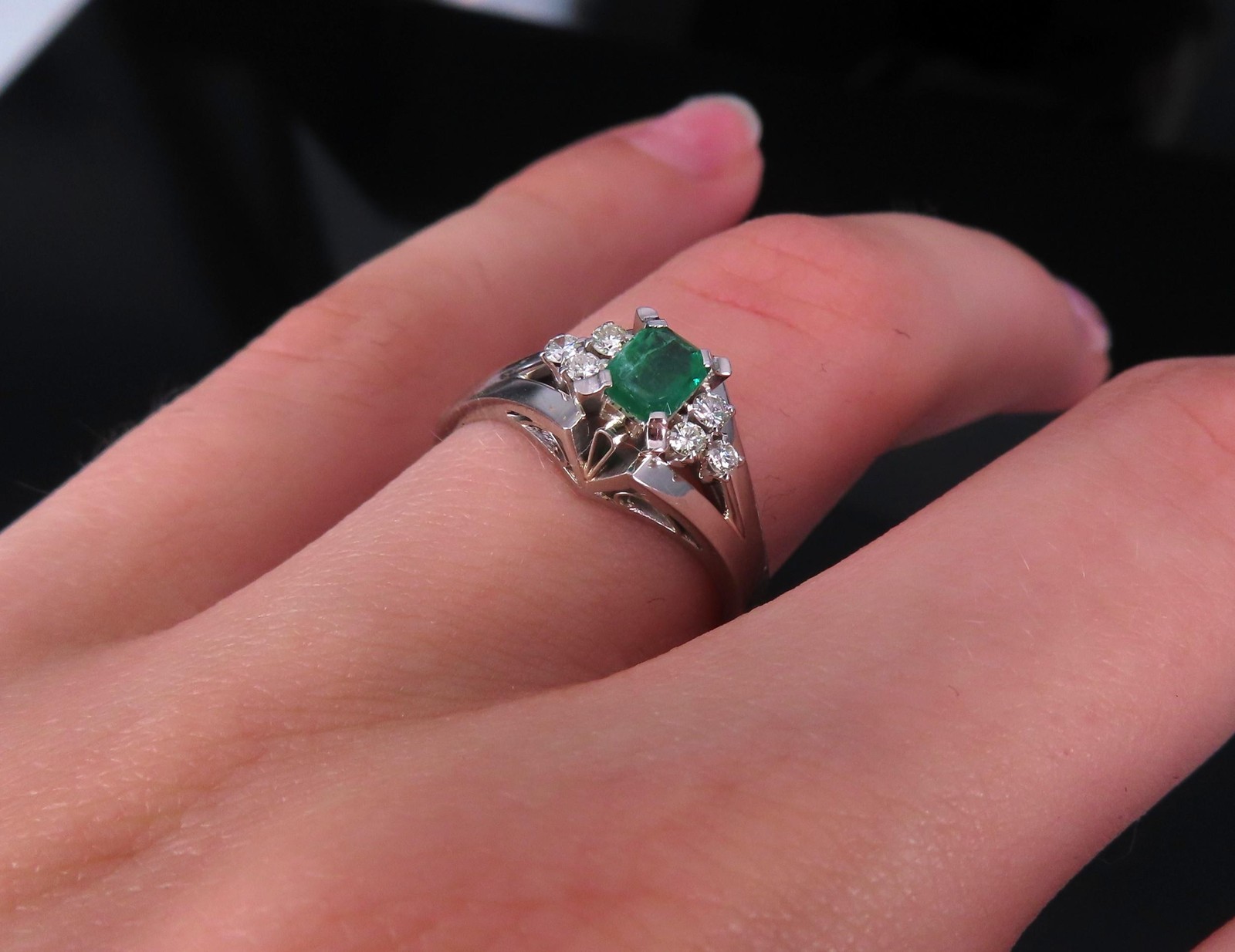 Vintage 0.26ct Colombian Emerald 0.06ct Diamond Platinum Ring Size 7