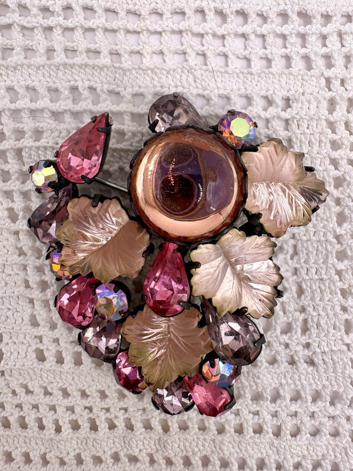 Vintage Pink Lavender Unsigned Coro Molded Glass Leaf Gunmetal Brooch 2.5”