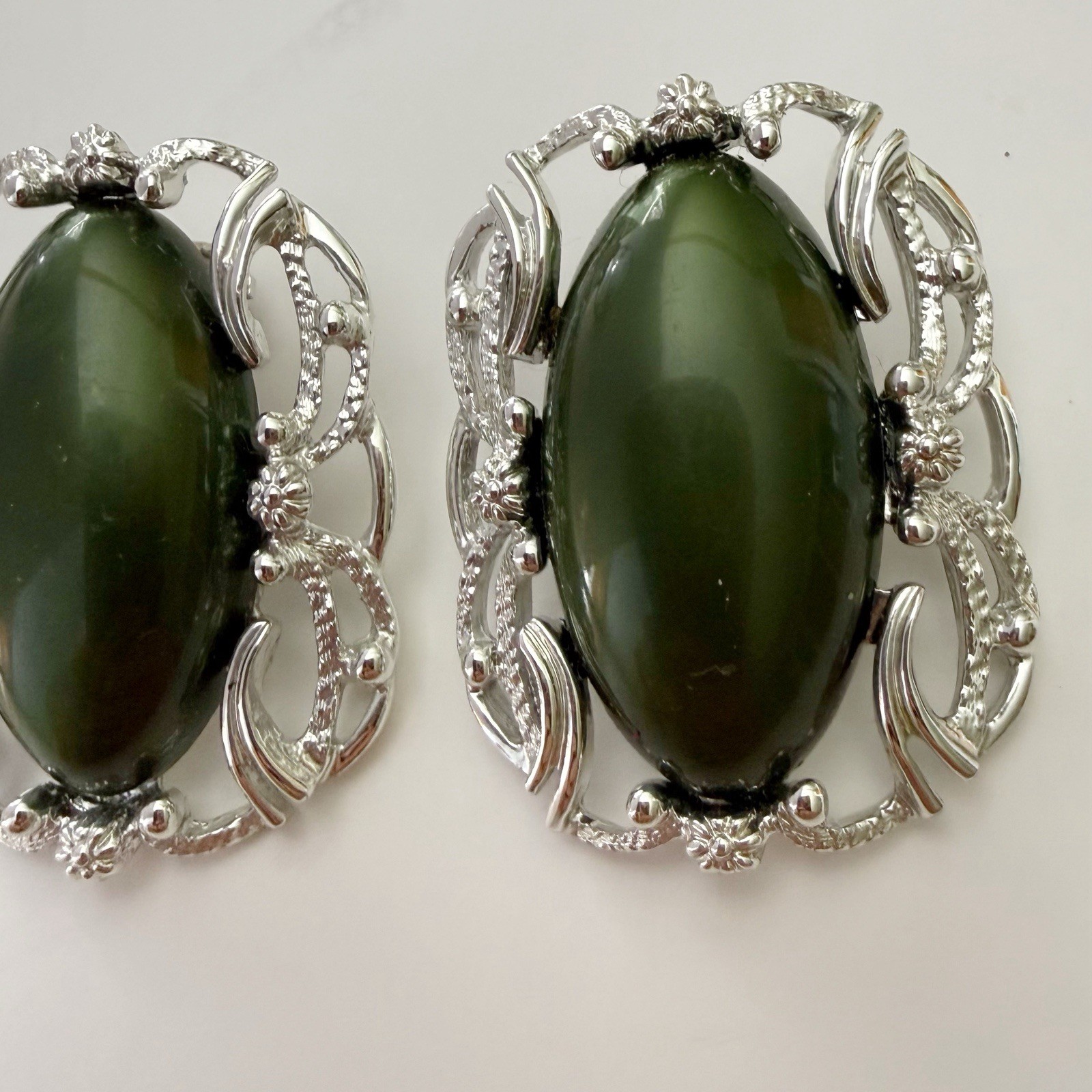 Vintage Sarah Coventry Carousel Dark Green Lucite Ornate Scroll Clip On Earrings