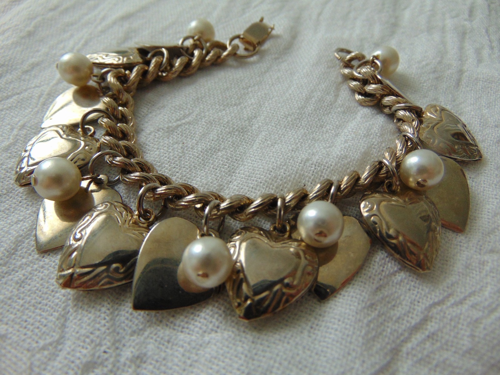 vintage pearl and hearts charms dangles cha-cha bracelet