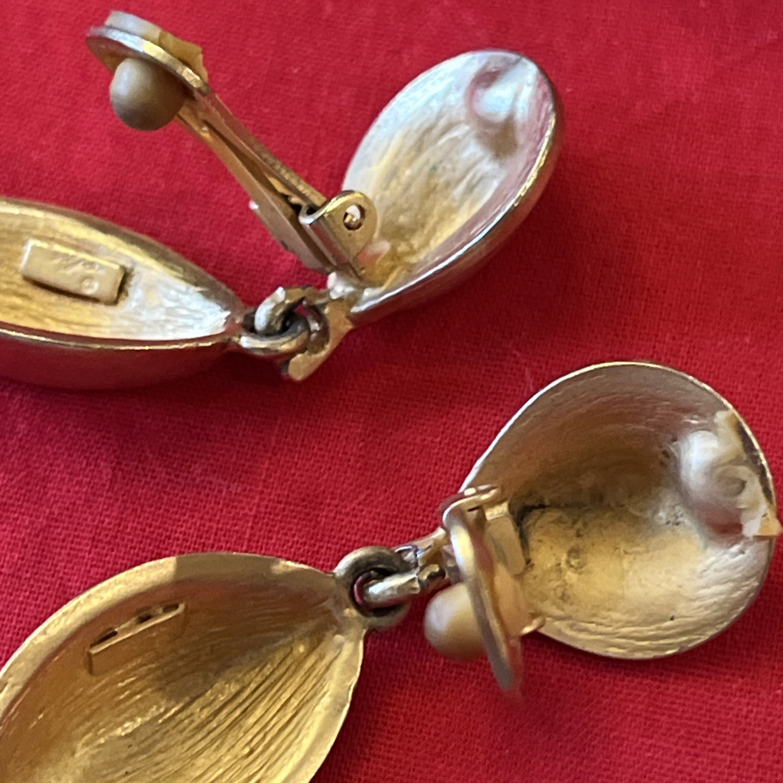 Vintage XEJA Matte Gold Dangle Drop Clip On Earrings Statement Classic