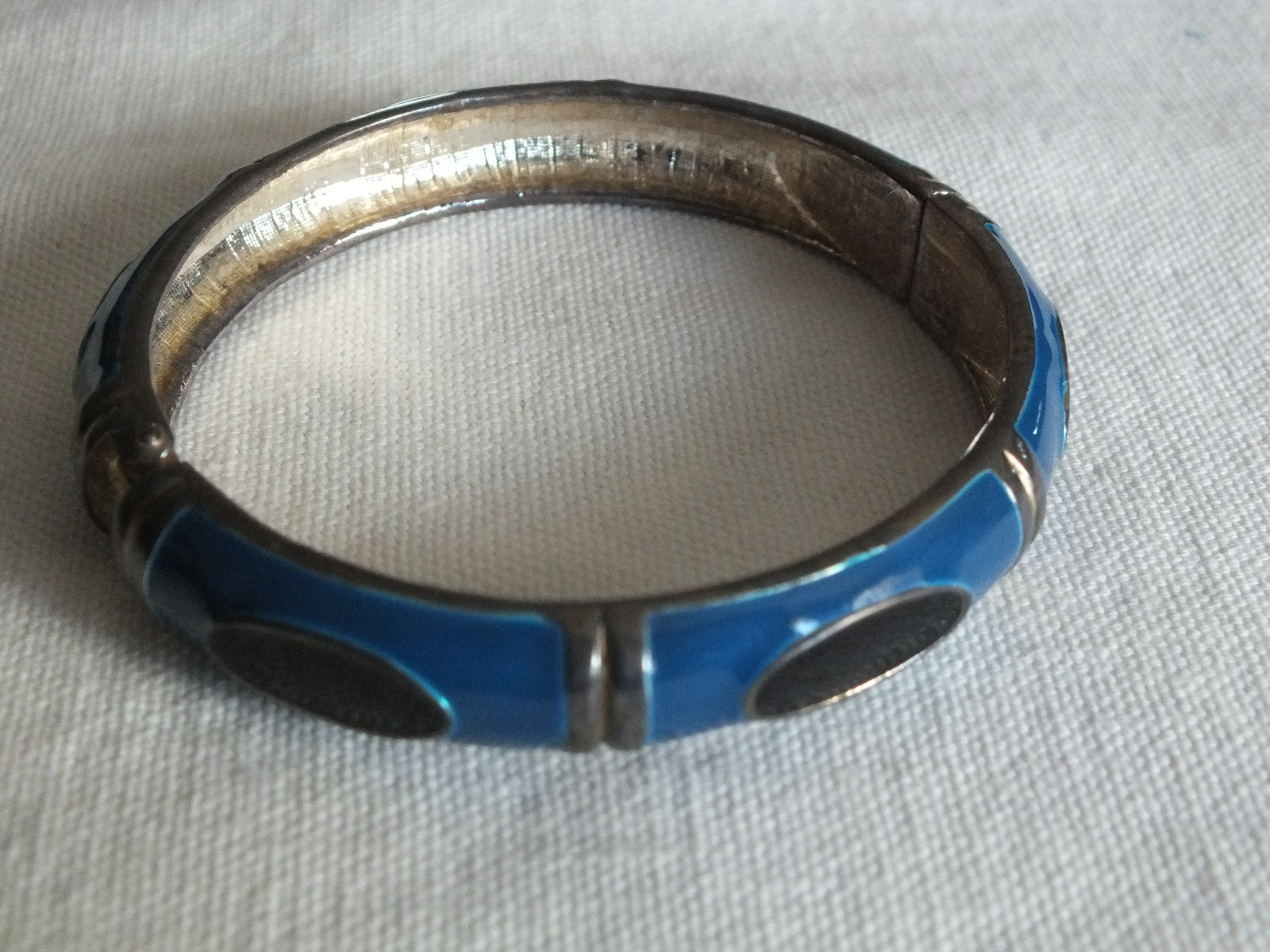 Beautiful Clamp Bracelet Silver Tone Blue Black Enamel 3/8″ W x 2 3/8″ NICE
